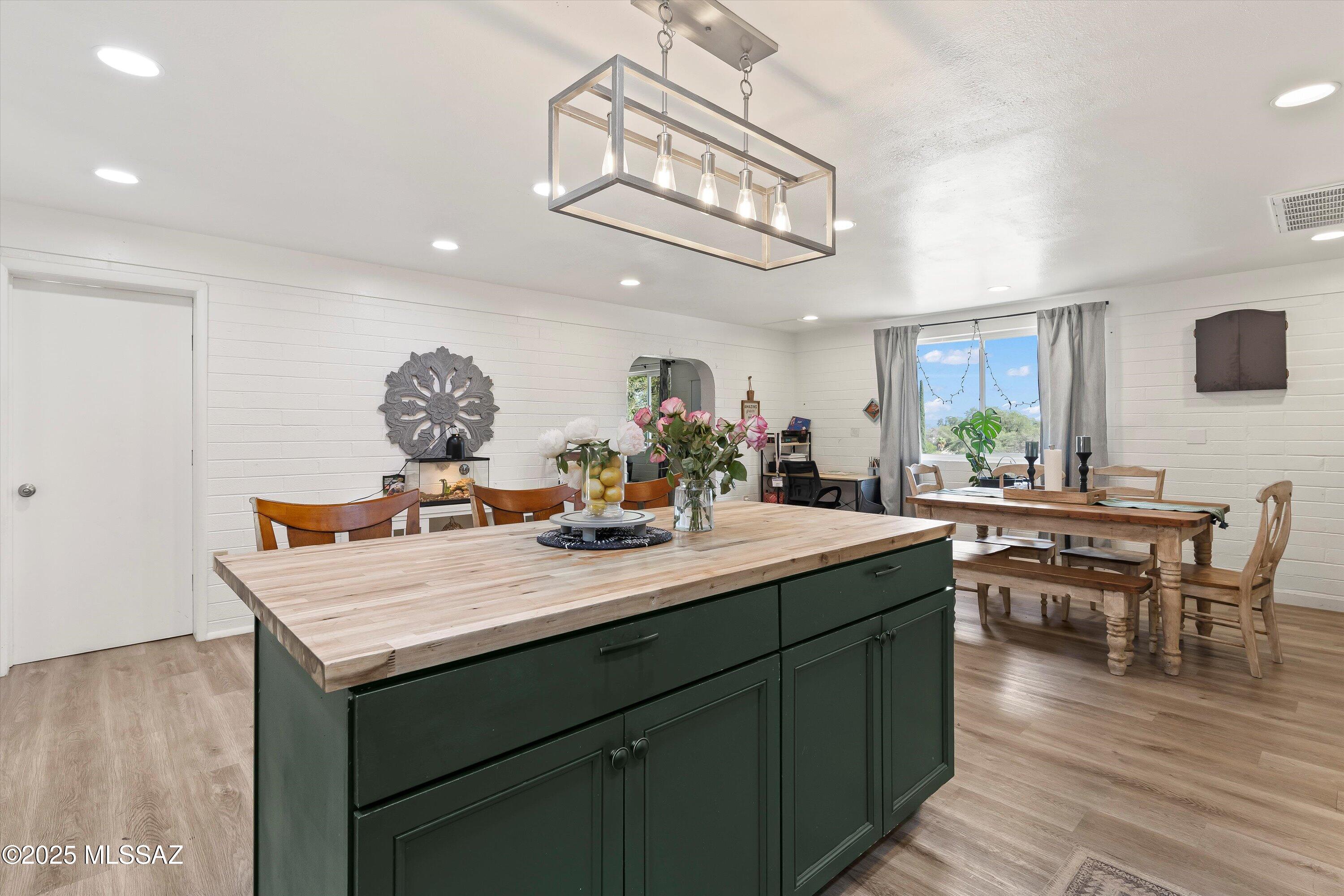 Los Robles Estates - Residential