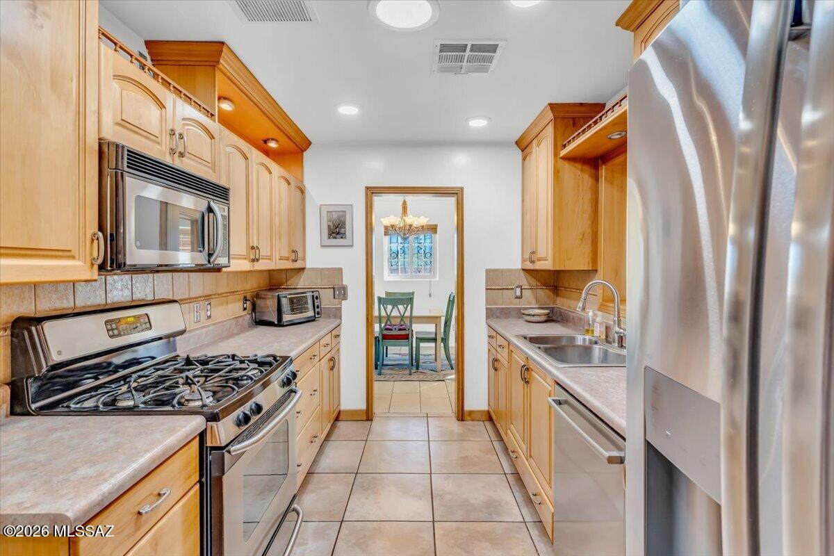 4250 E Kilmer Street