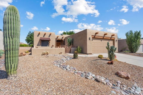 Photo of 620 W Greenview Place, Green Valley, AZ 85614 (MLS # 22619665)