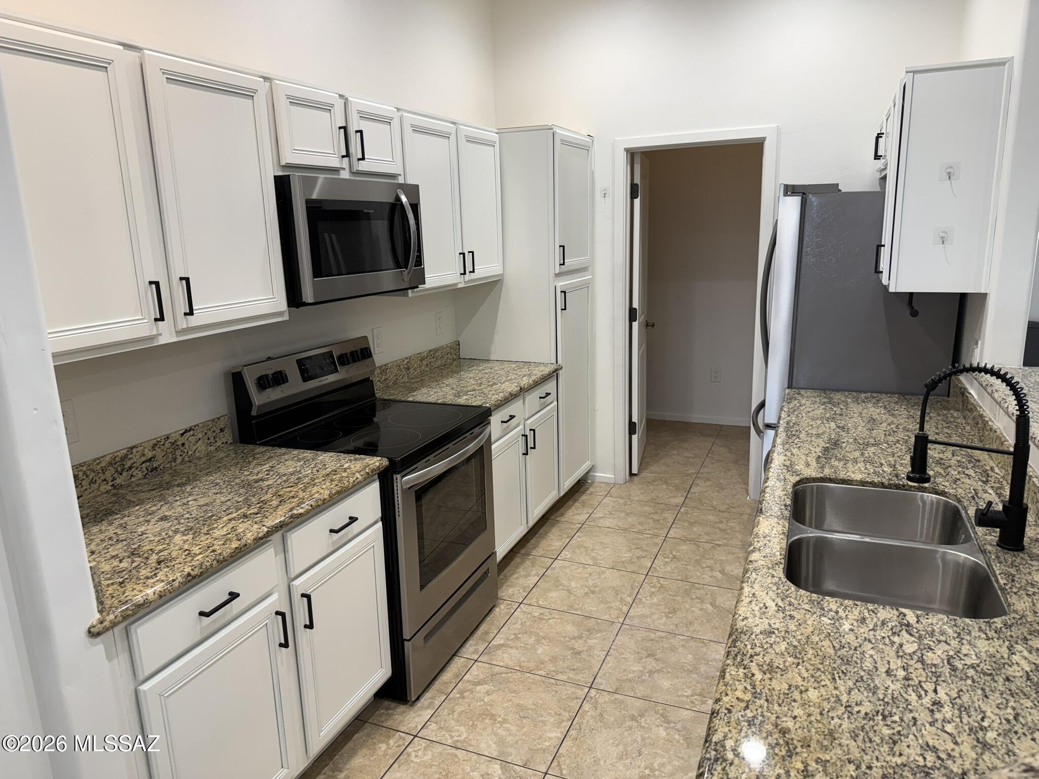 Placita Escondida Bldgs 18-20 Units 1-204 - Residential Lease