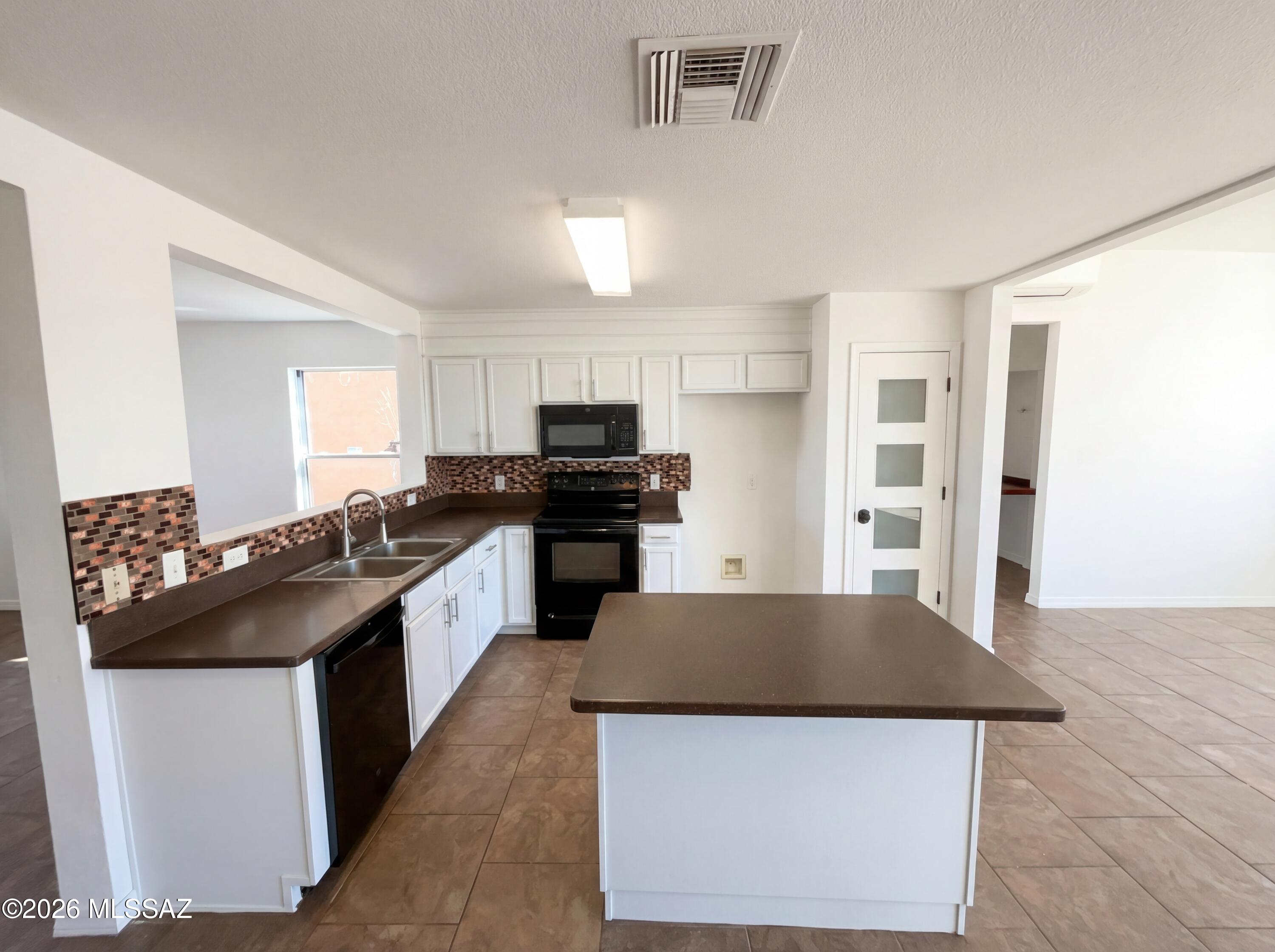 351 W Hammerhead Way