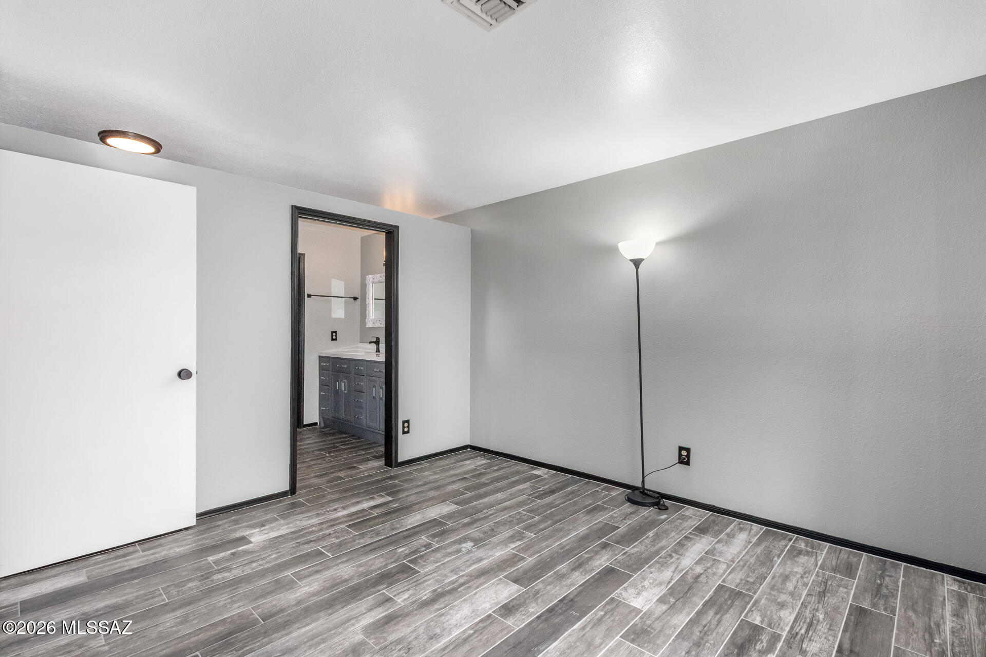 Plaza Mirador (1-28) - Residential