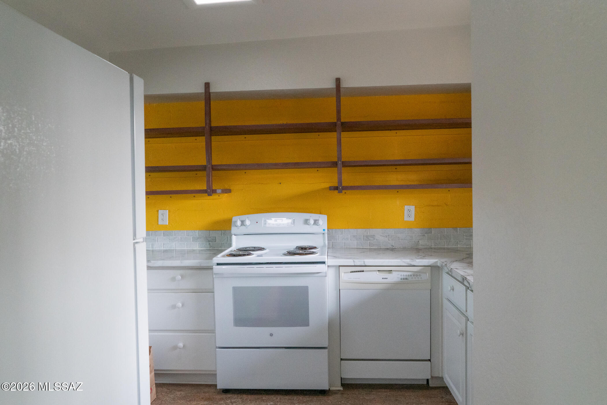 2860 N Beverly Avenue