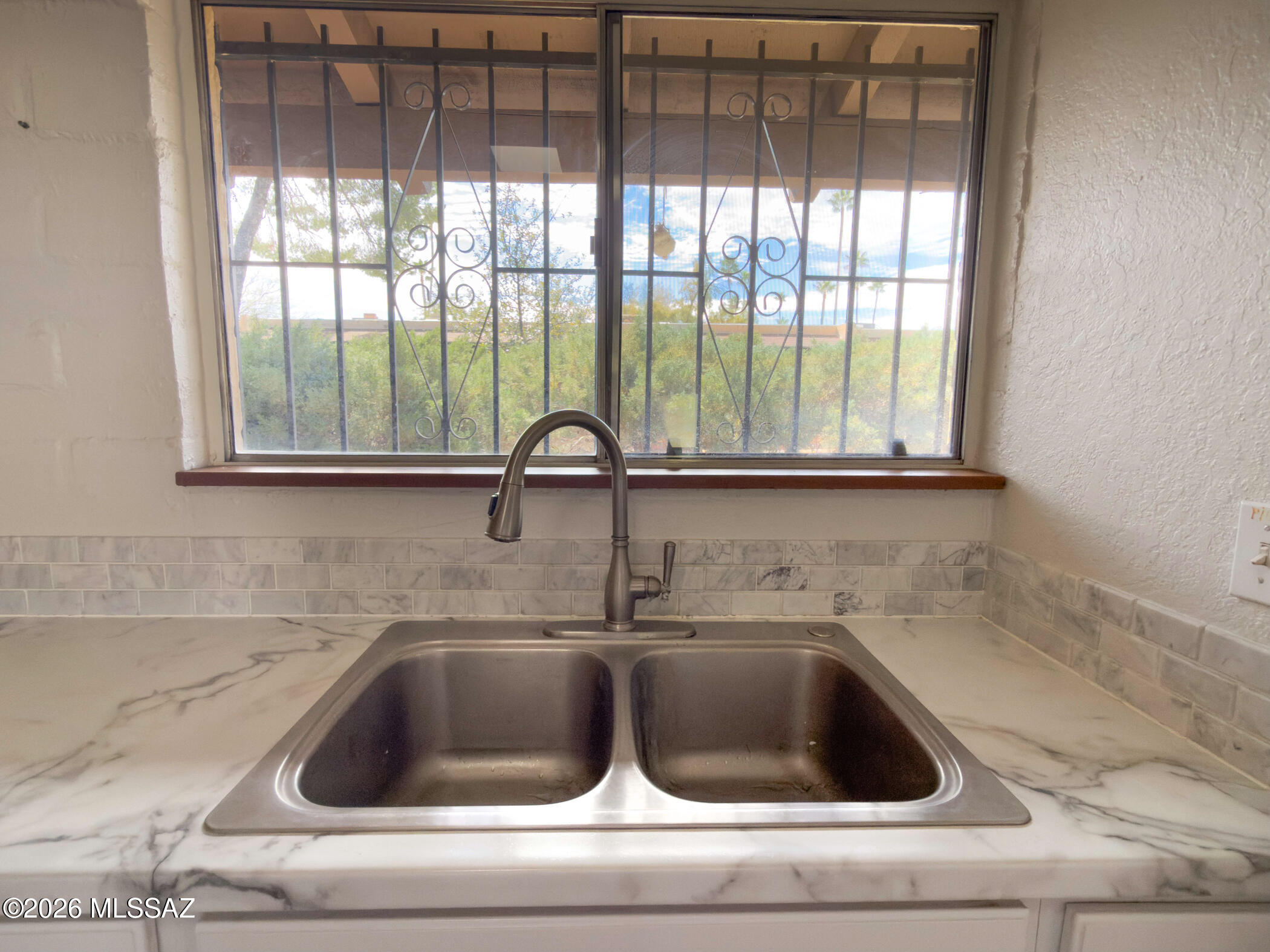 2860 N Beverly Avenue