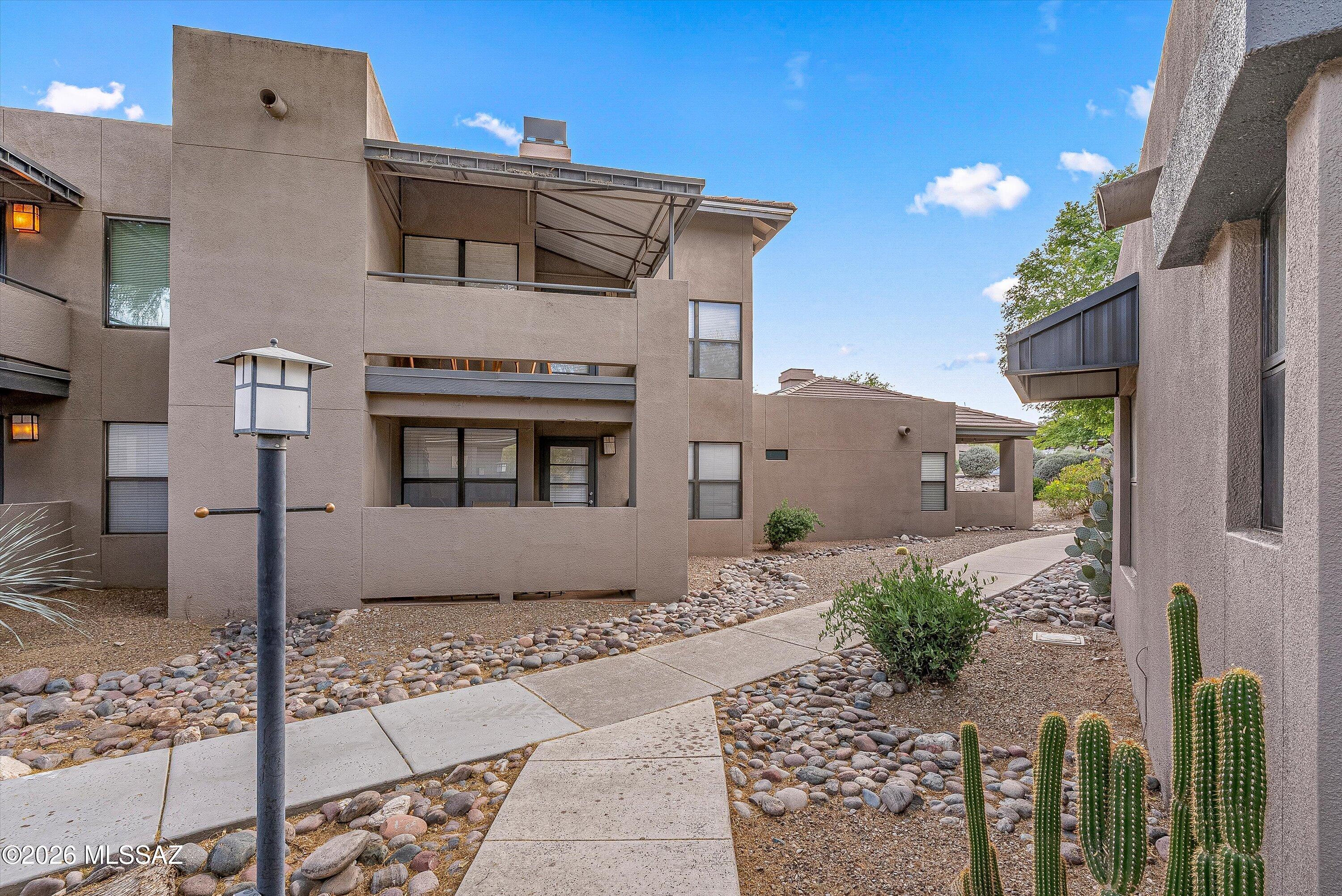 5800 N Kolb Road 7139