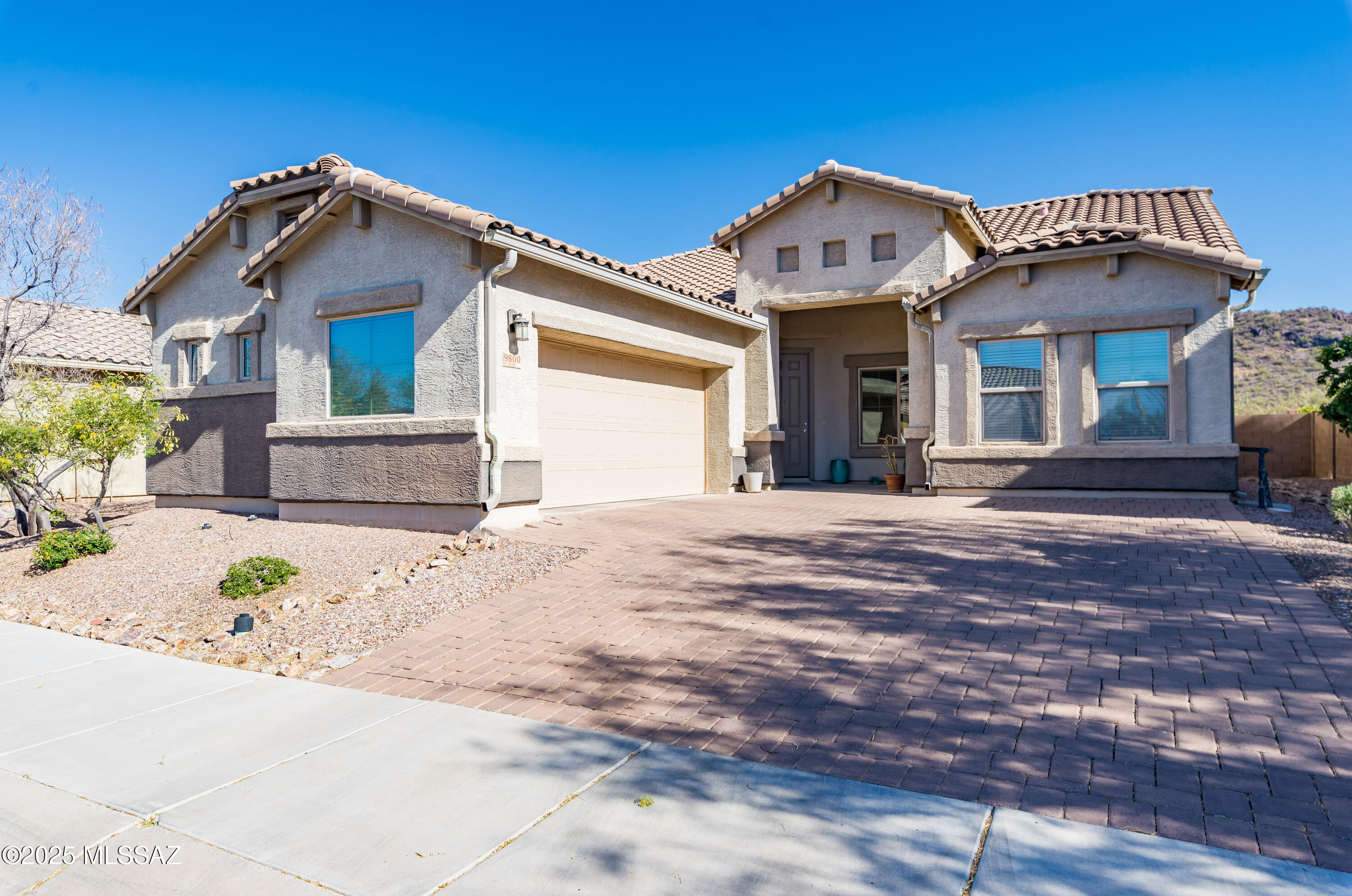 9800 N Saguaro Breeze Way