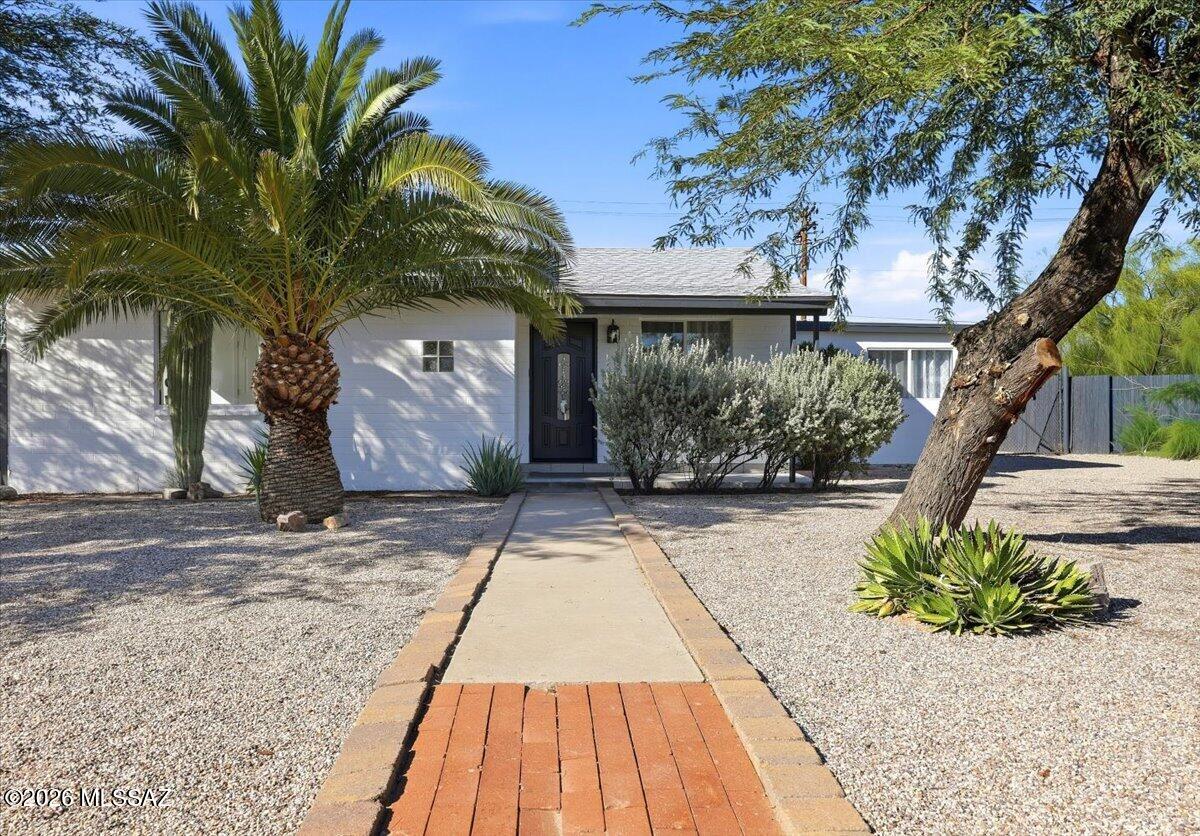 5449 E Linden Street