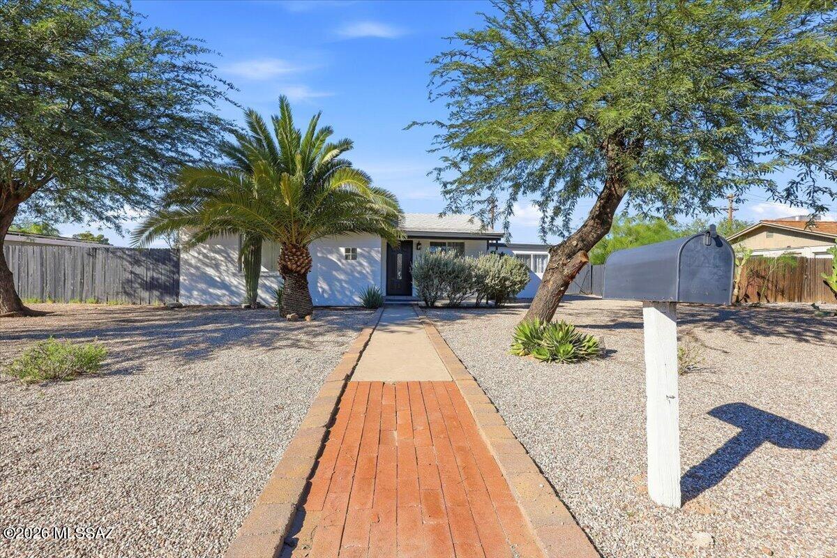 5449 E Linden Street