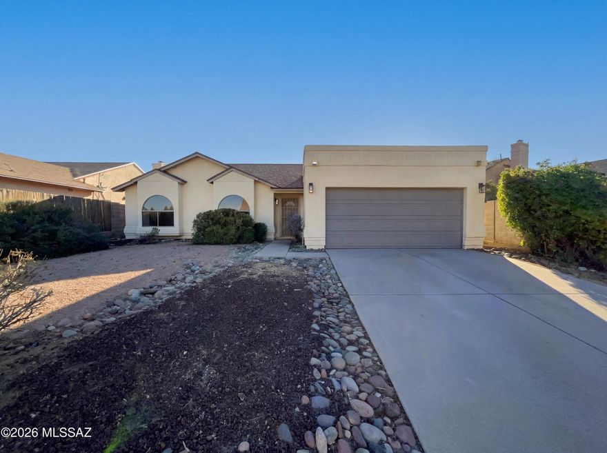 Welcome to 9248 N Eaglestone Loop, a property that boasts a kitchen equipped with all stainless steel appliances for a sleek, modern look. The primary bathroom is a haven of relaxation, featuring a separate tub and shower for your convenience and comfort. Step outside to enjoy the covered patio, perfect for entertaining or simply enjoying a quiet moment. The fenced-in backyard provides a secure and enclosed outdoor area, making it a great outdoor space. This property is a must-see for those seeking a home with these specific features. Don't miss out on this unique opportunity.. Included 100-Day Home Warranty with buyer activation