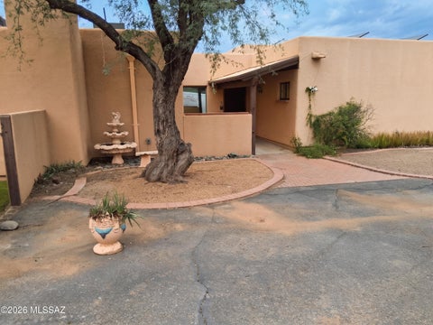 Photo of 5621 E Fort Lowell Road, Tucson, AZ 85712 (MLS # 22625792)