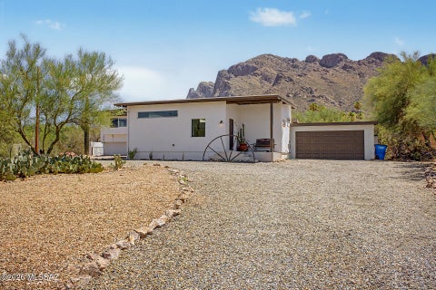 Photo of 9140 N Shadow Mountain Drive, Oro Valley, AZ 85704 (MLS # 22624254)