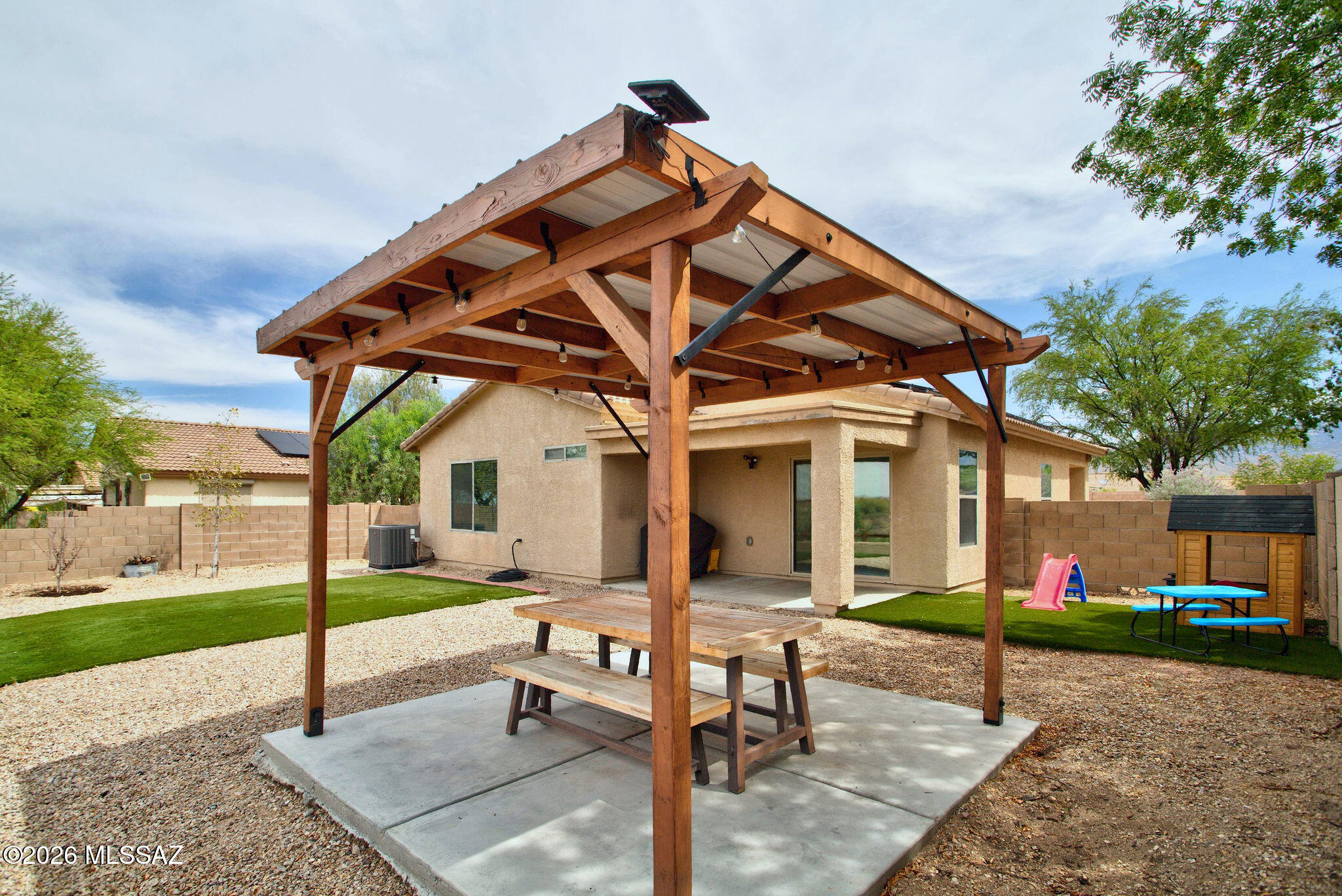 8330 S Camino Serpe