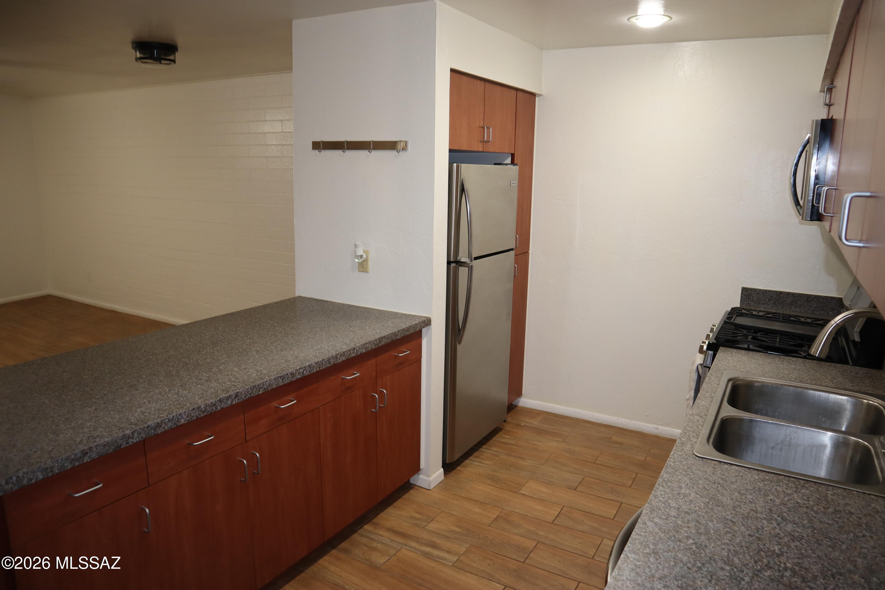 Royal Alvernon Condos. - Residential