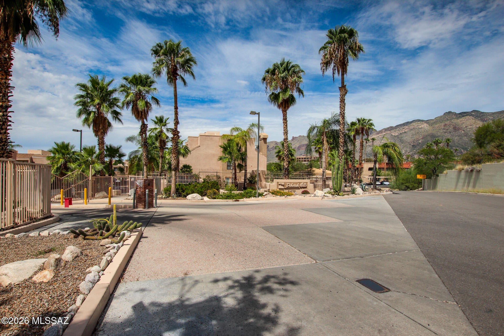 5675 N Camino Esplendora 5124