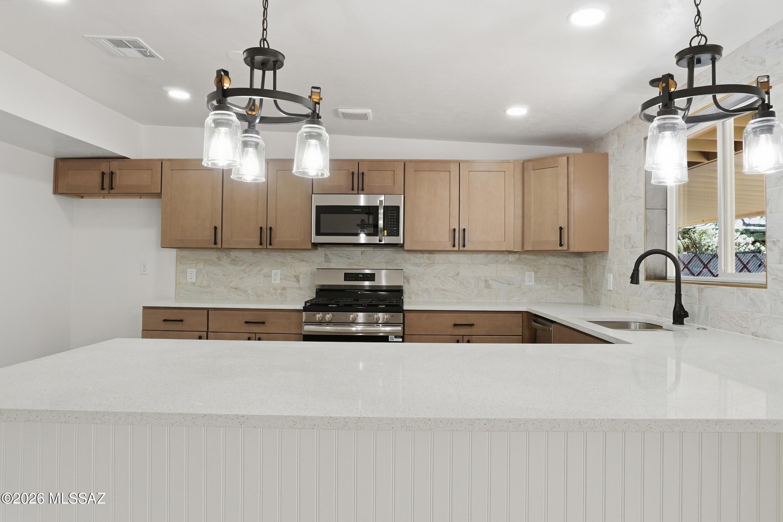 3304 E Bellevue Street