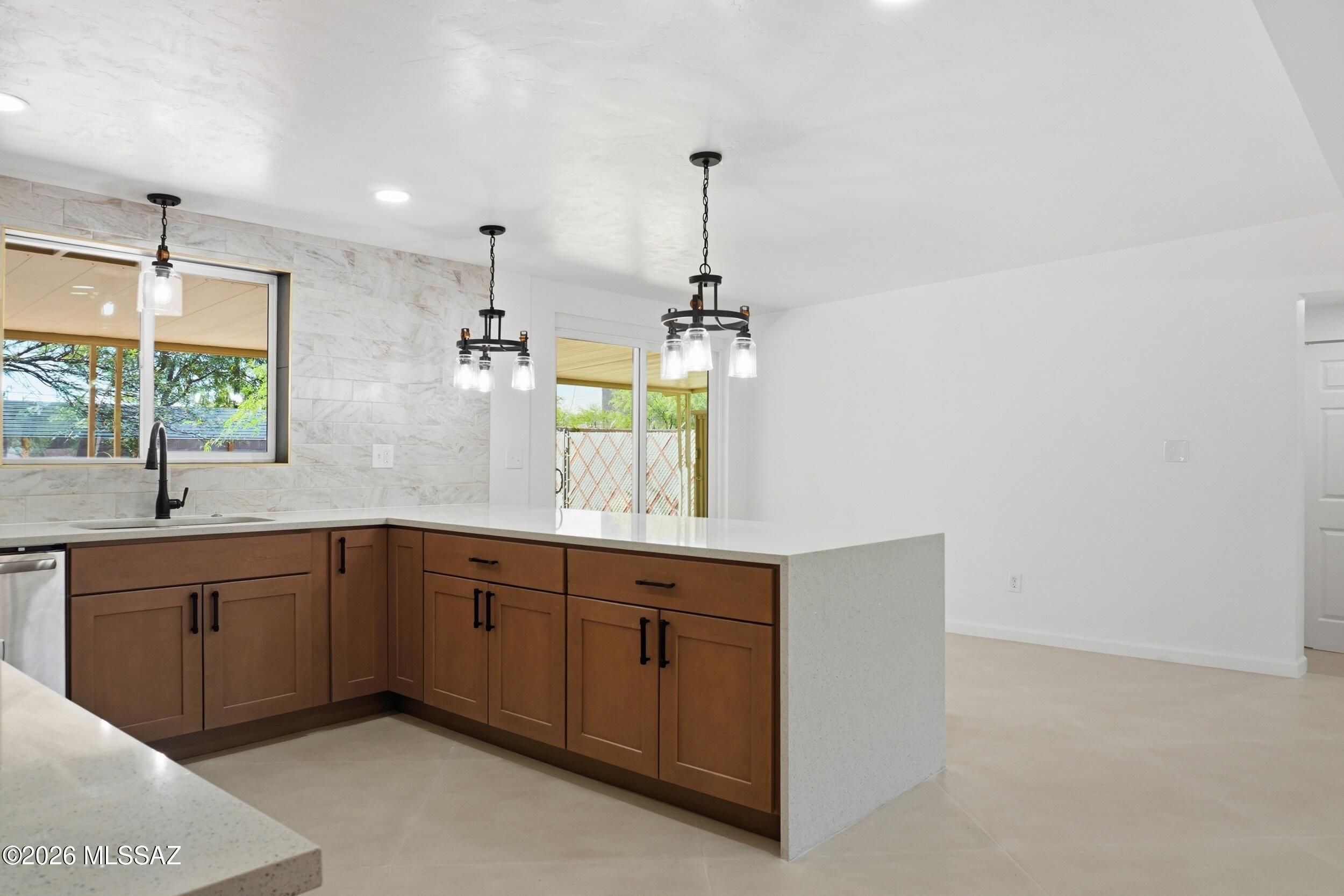 3304 E Bellevue Street