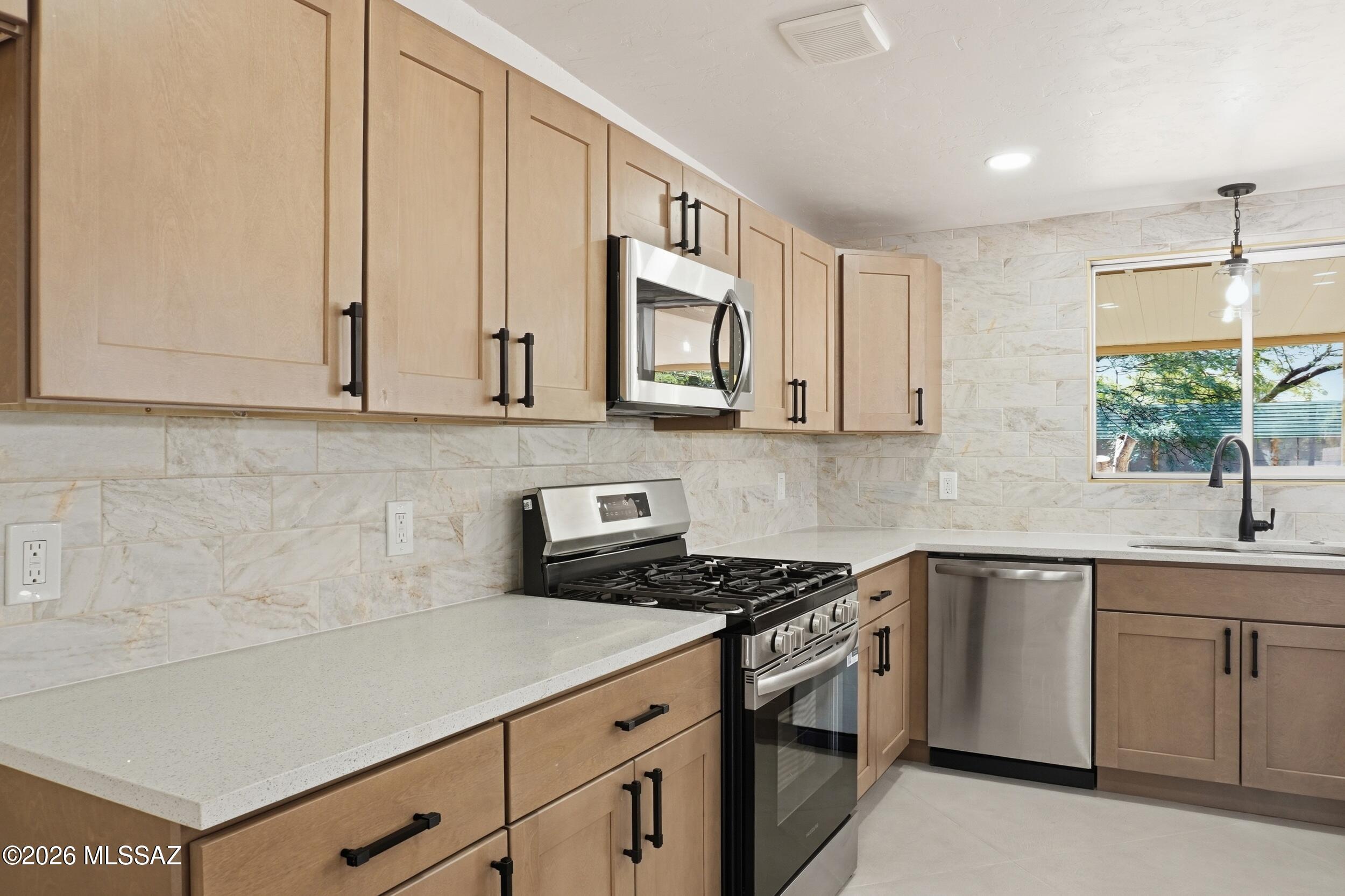 3304 E Bellevue Street