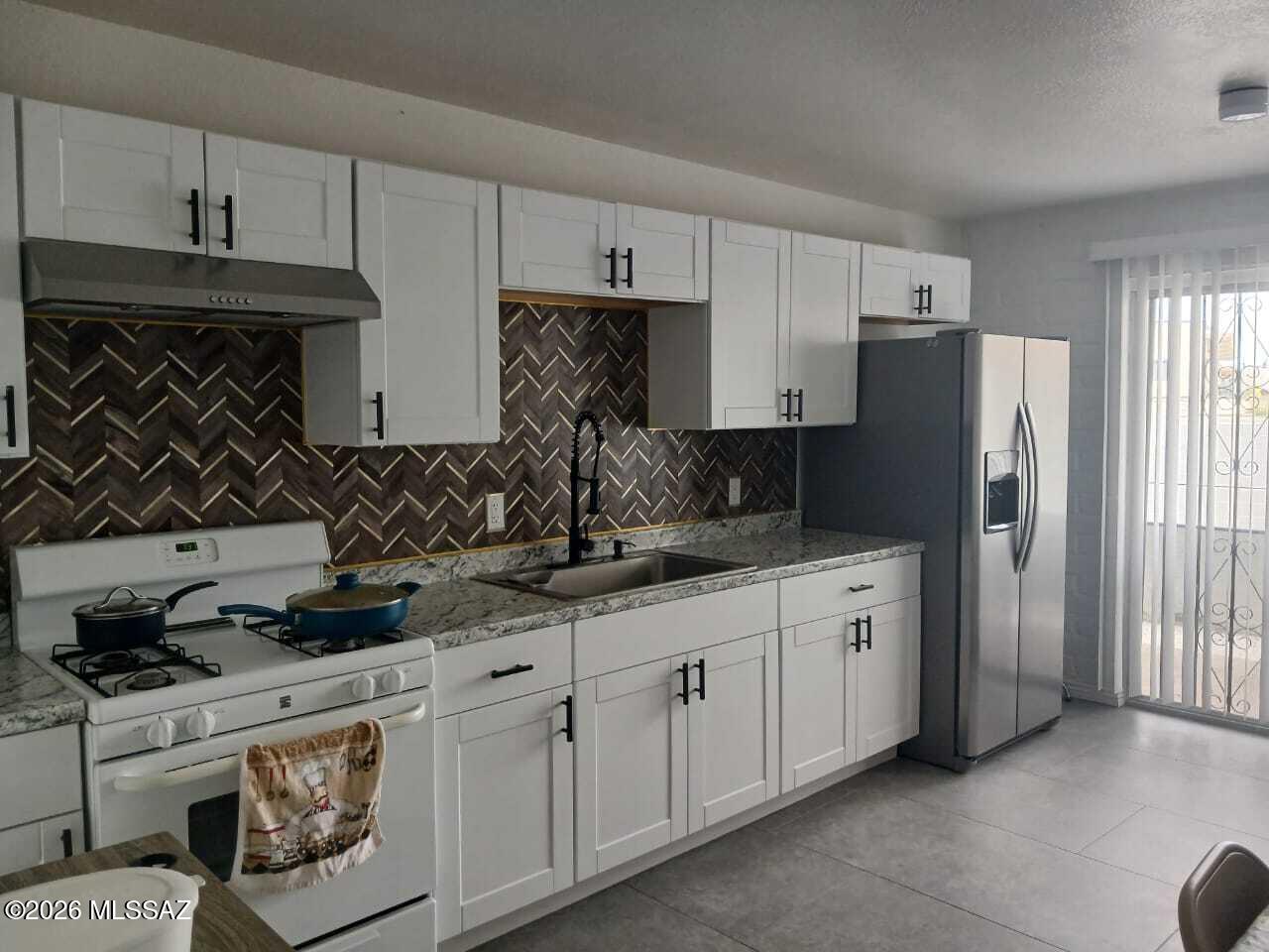 816 W Calle Chico