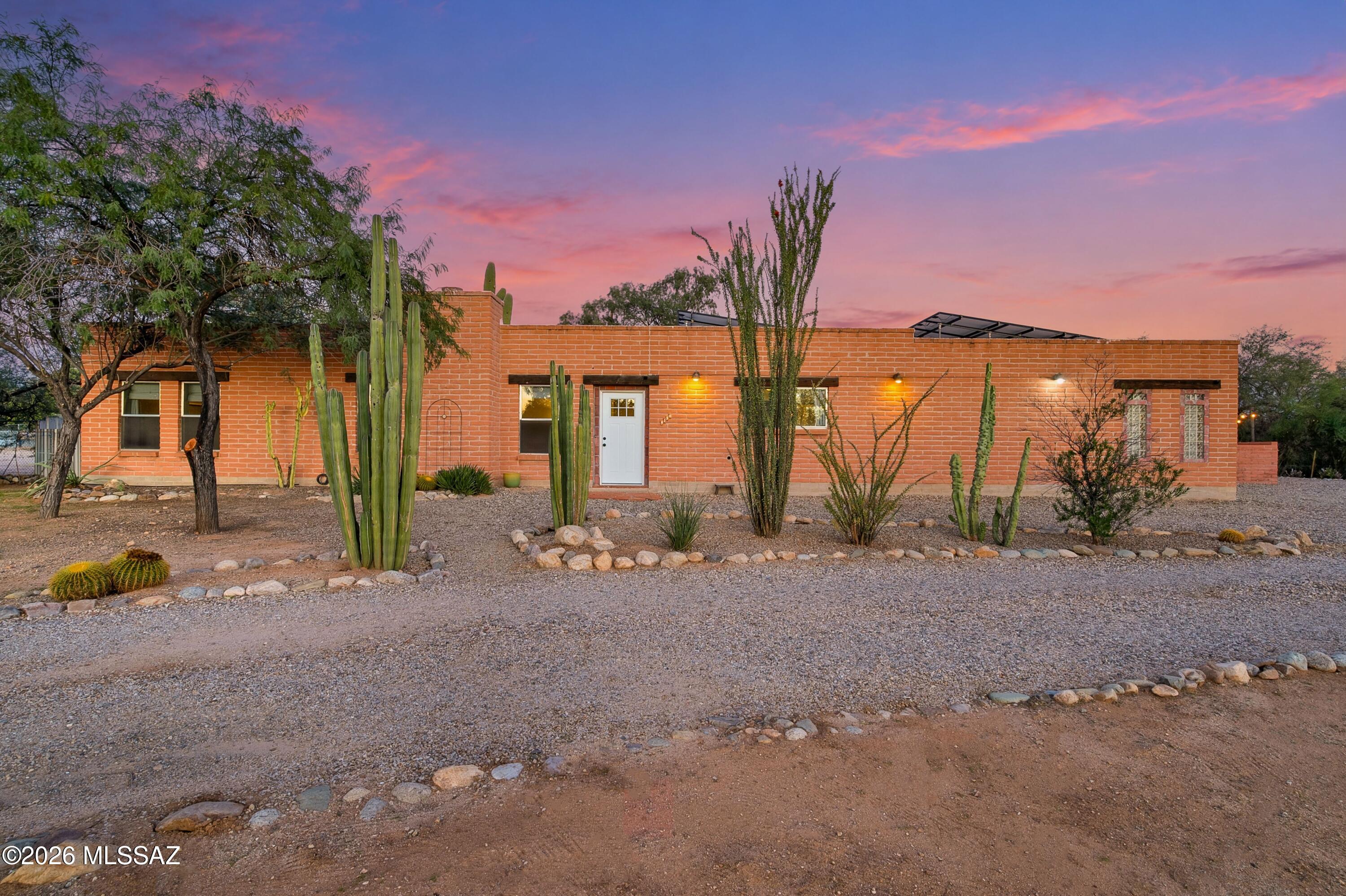 9150 N Camino De La Tierra