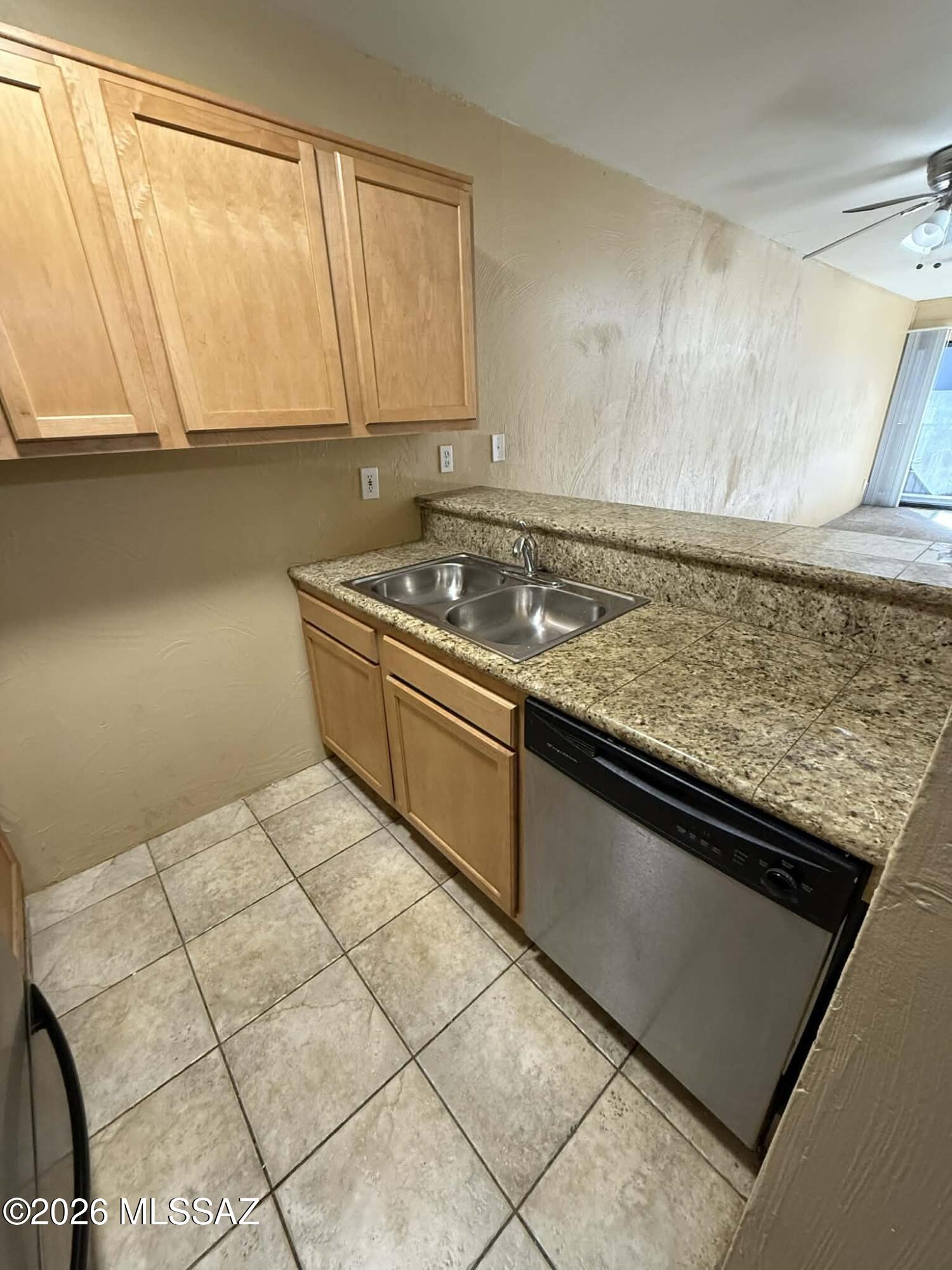 921 N Euclid Avenue 216