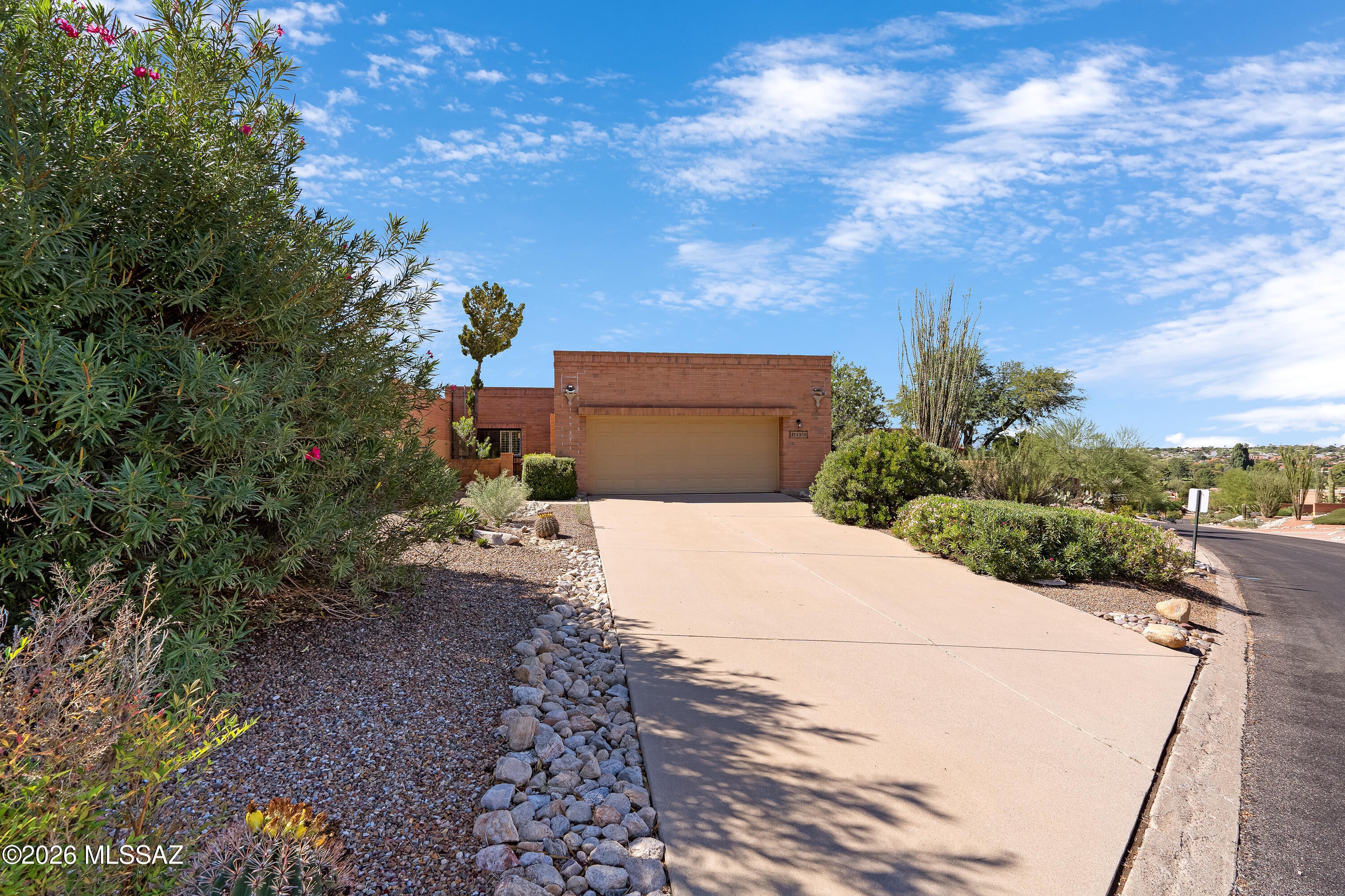1950 W Ashbrook Drive