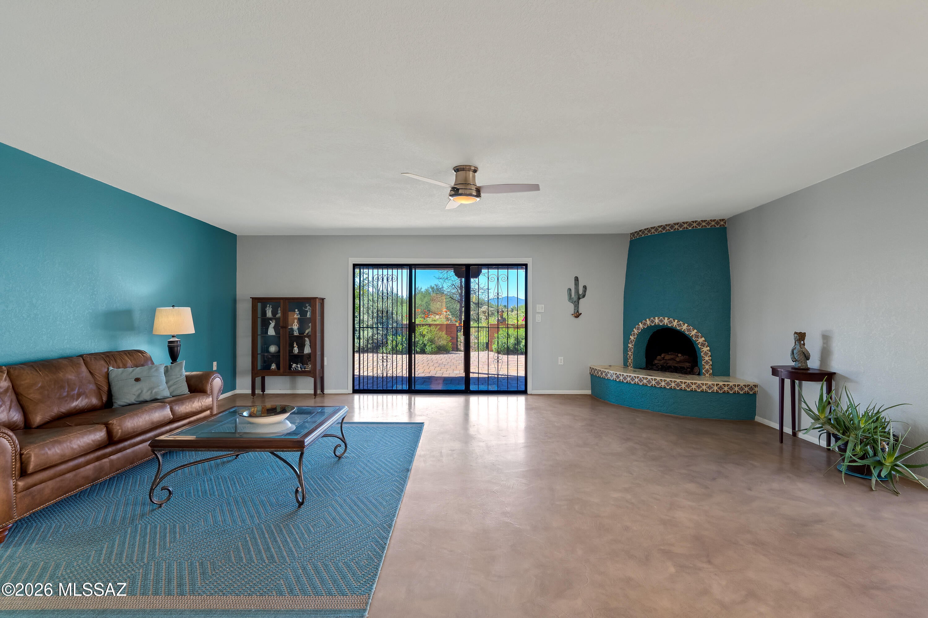 1950 W Ashbrook Drive