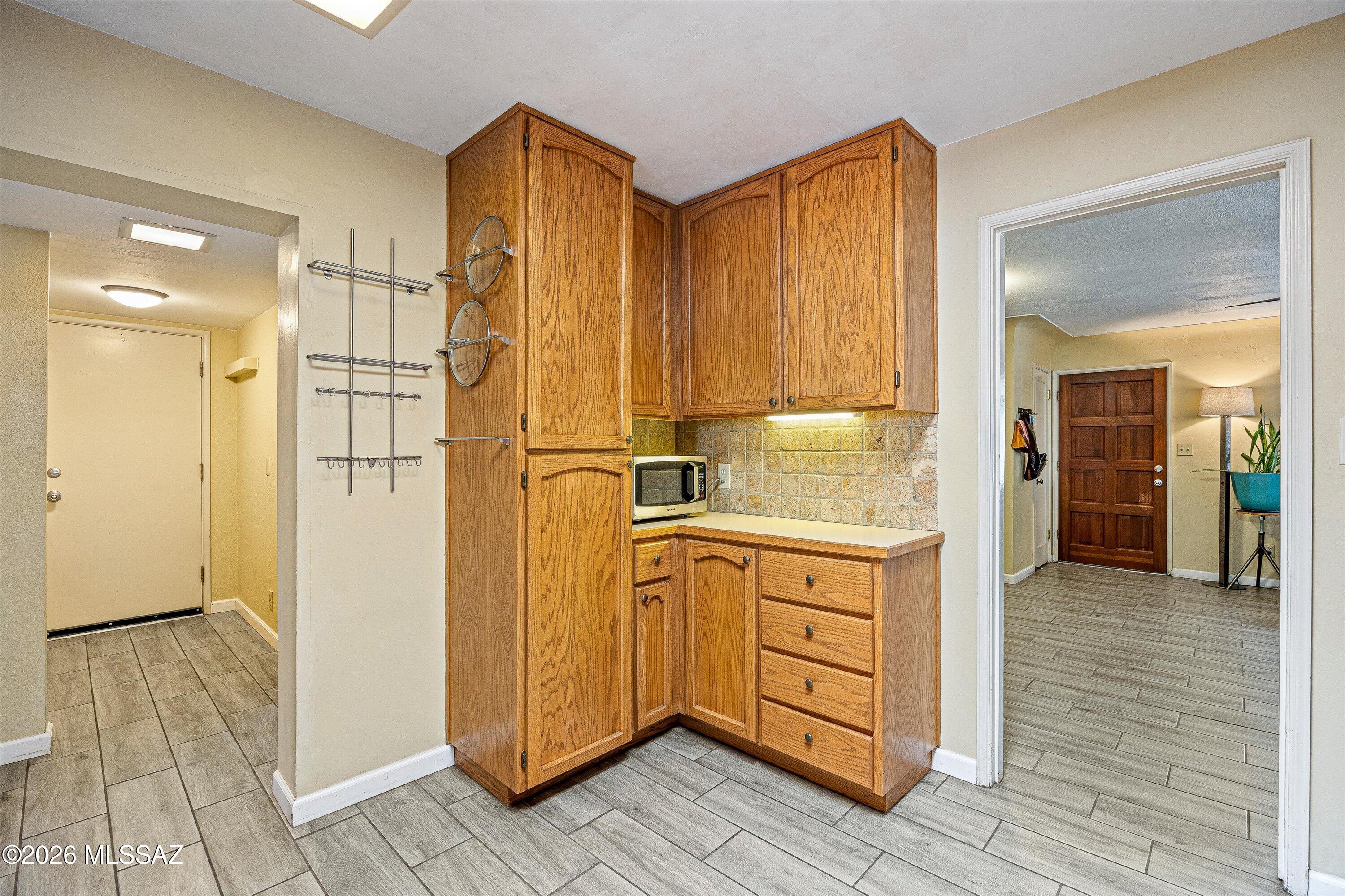 Country Club Manor - Residential