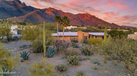 Photo of 7112 N Chimney Rock Place, Tucson, AZ 85718 (MLS # 22607419)