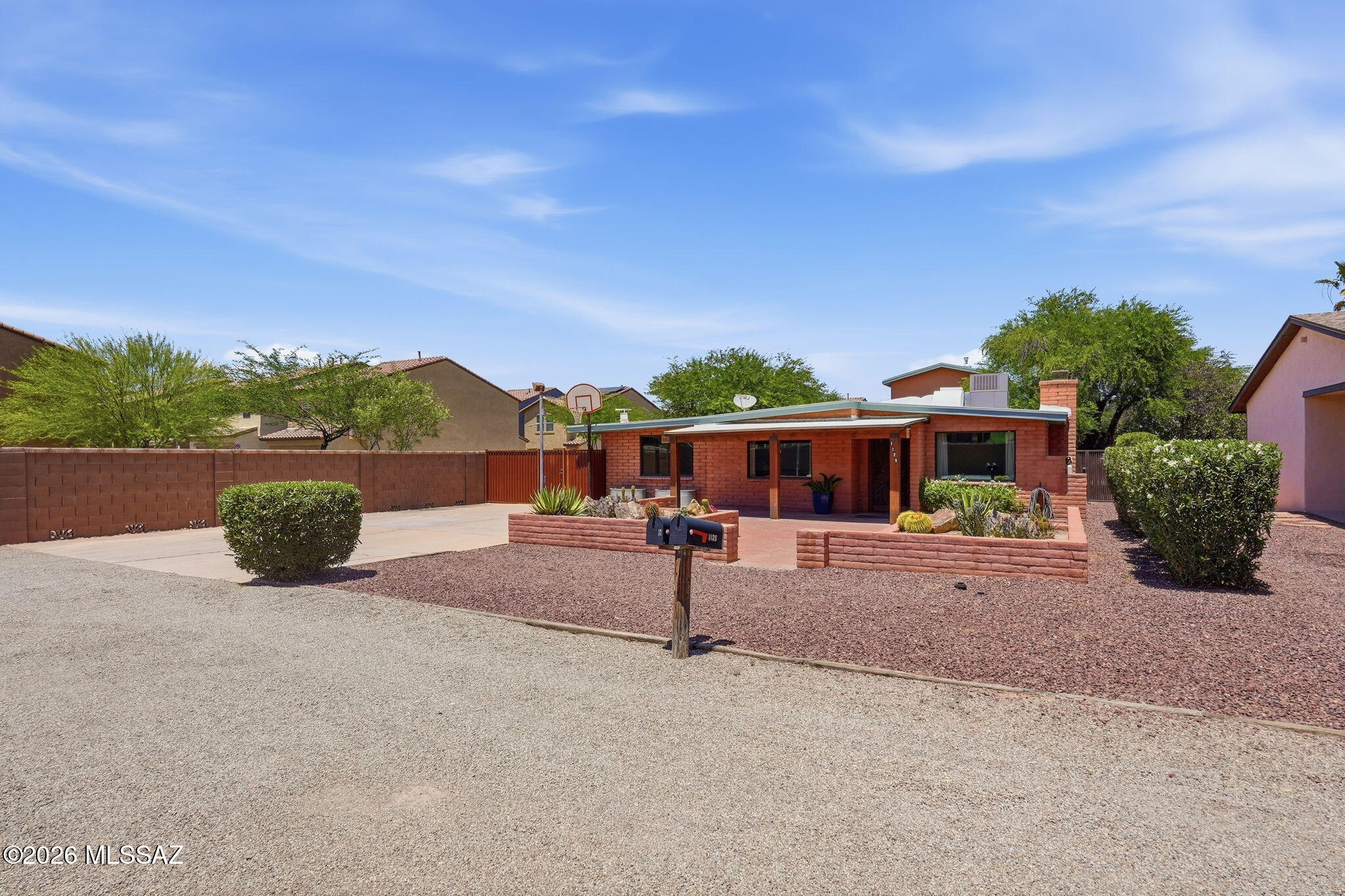 1125 E Kleindale Road
