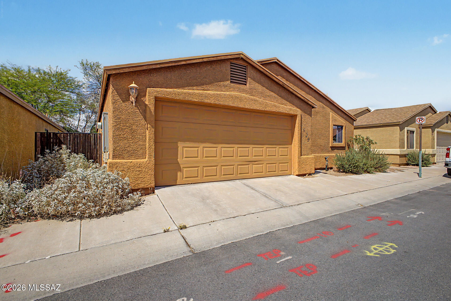 409 E Geronimo Bluff Loop