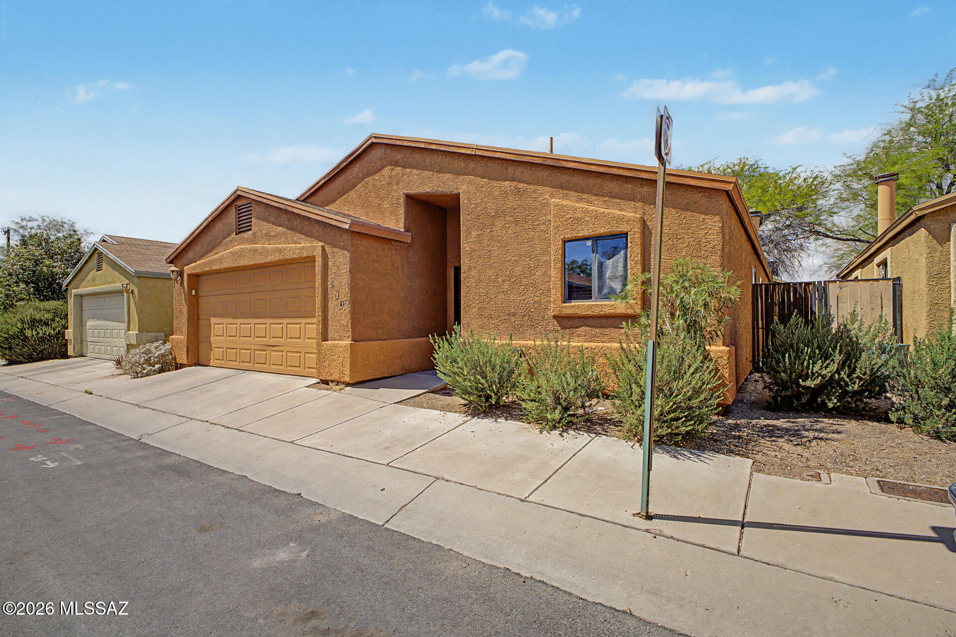 409 E Geronimo Bluff Loop