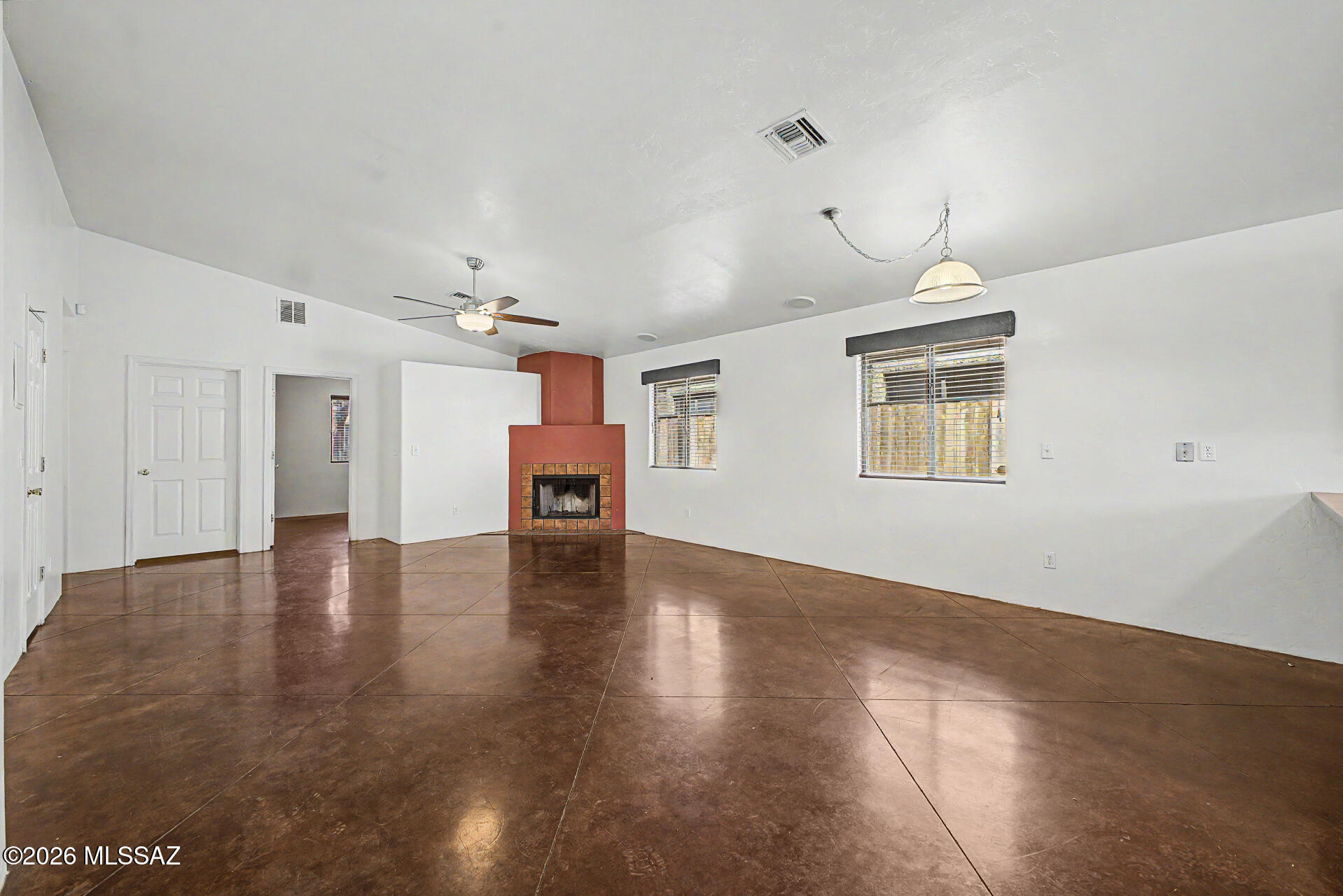 409 E Geronimo Bluff Loop