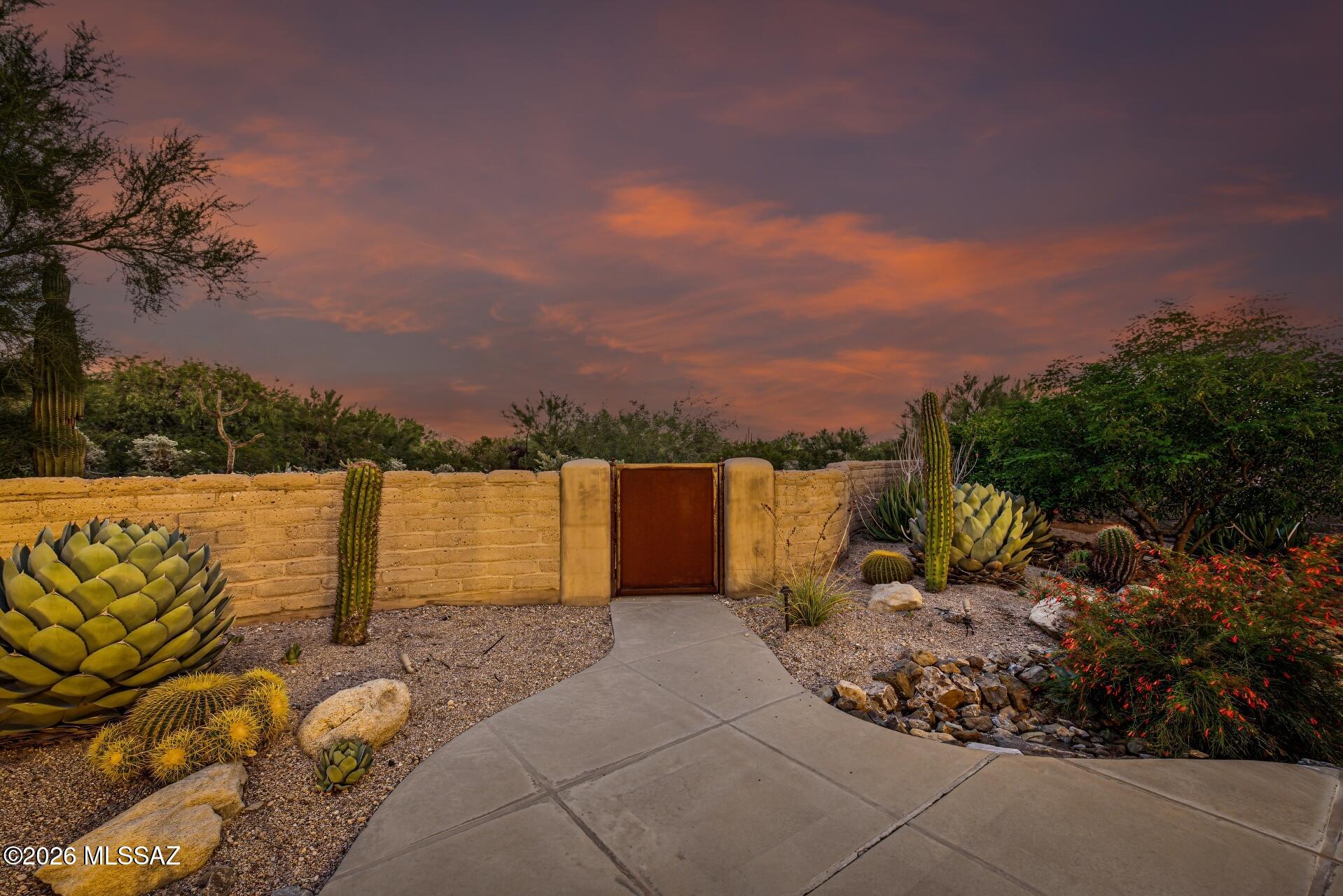 11620 N Adobe Village Place