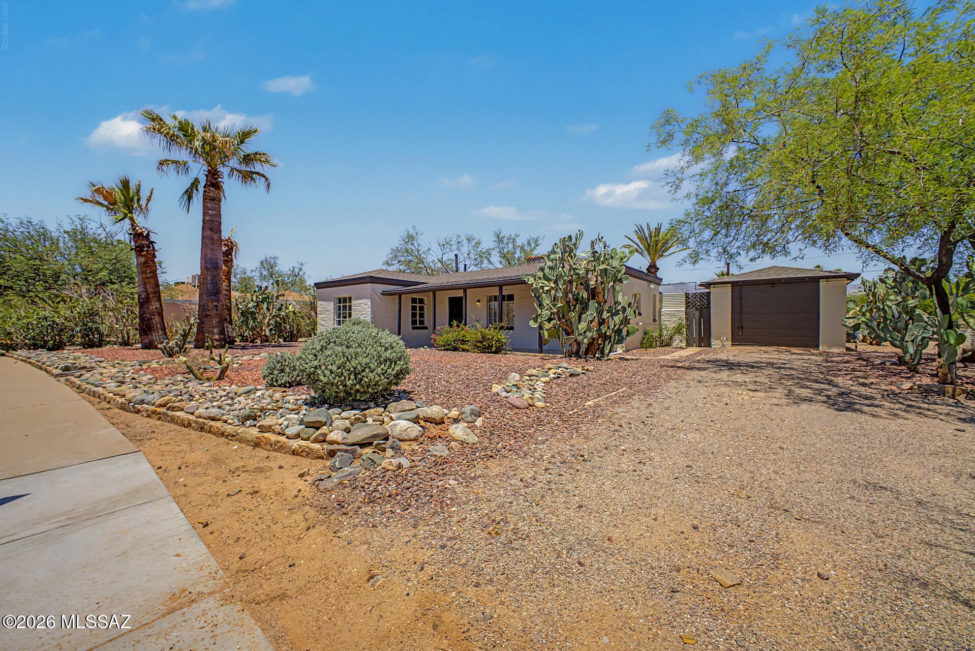 3975 E Louis Lane