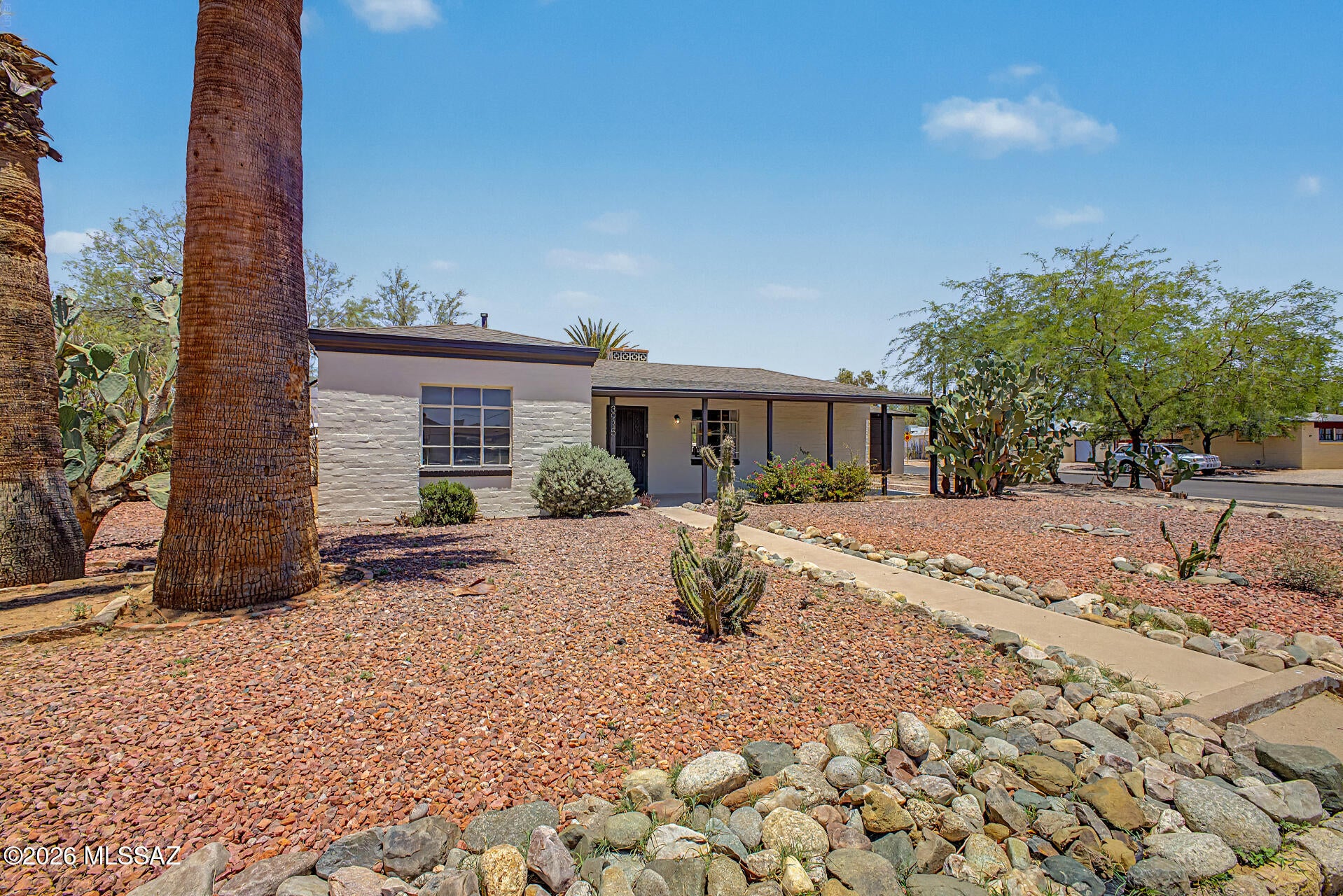 3975 E Louis Lane