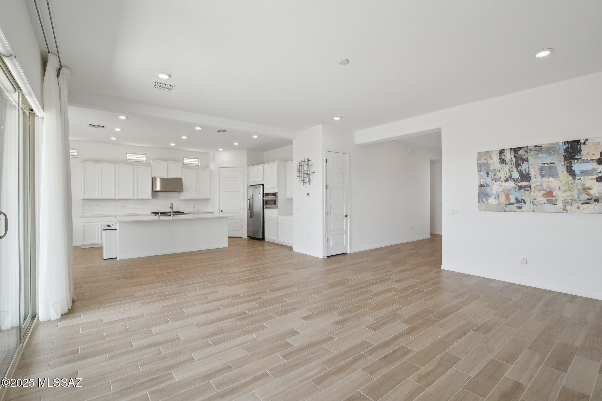 5169 W Glenstone Court