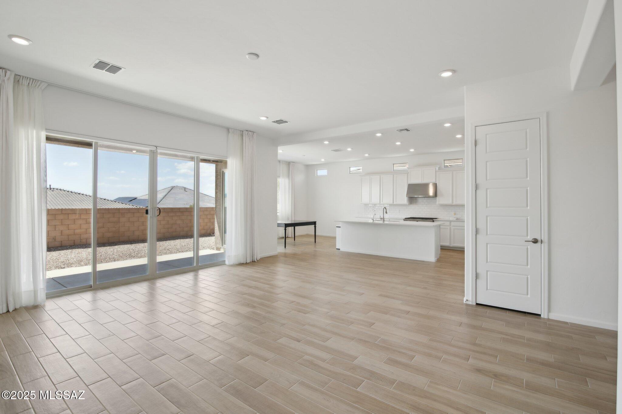 5169 W Glenstone Court