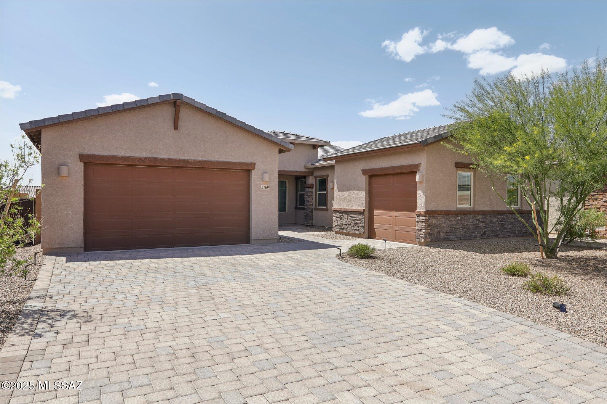 5169 W Glenstone Court