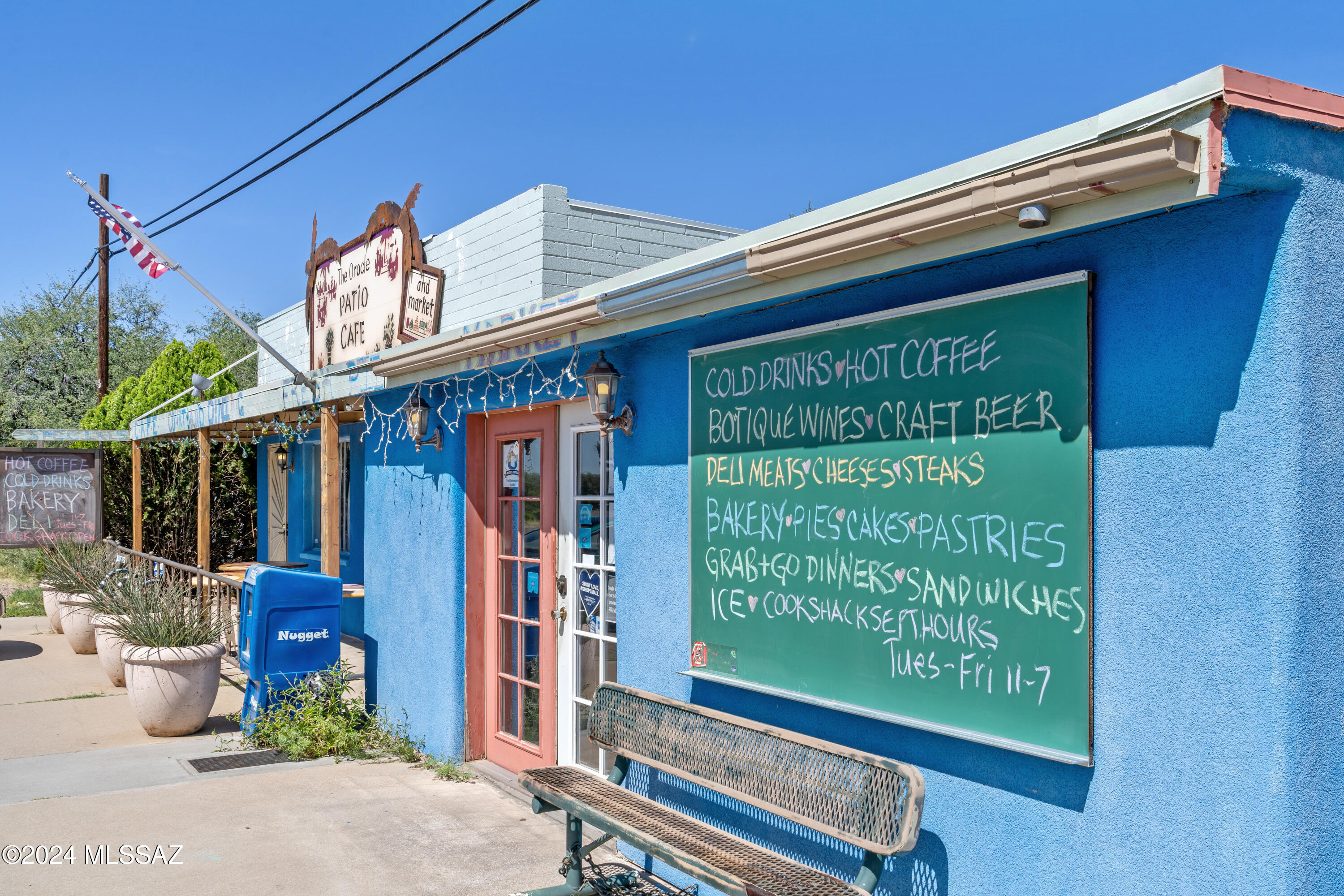 Main image without alt text