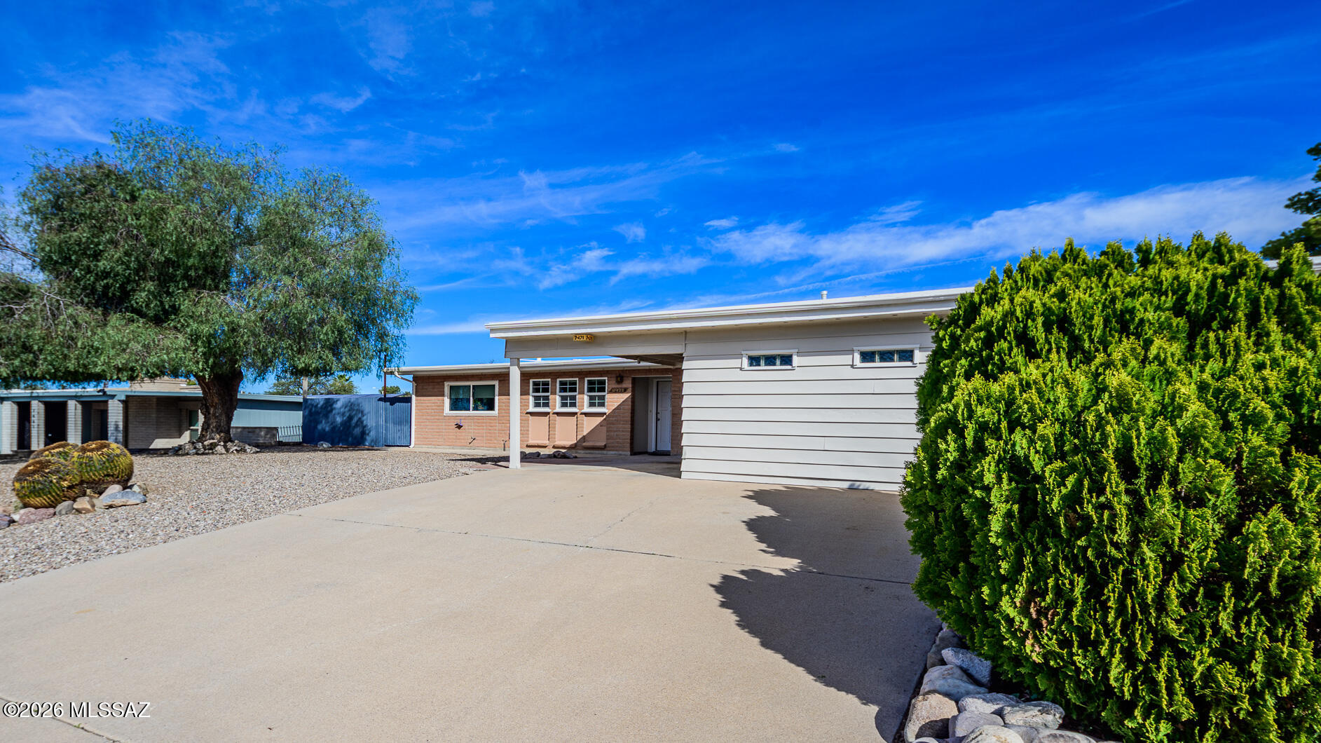 7471 E Victoria Drive