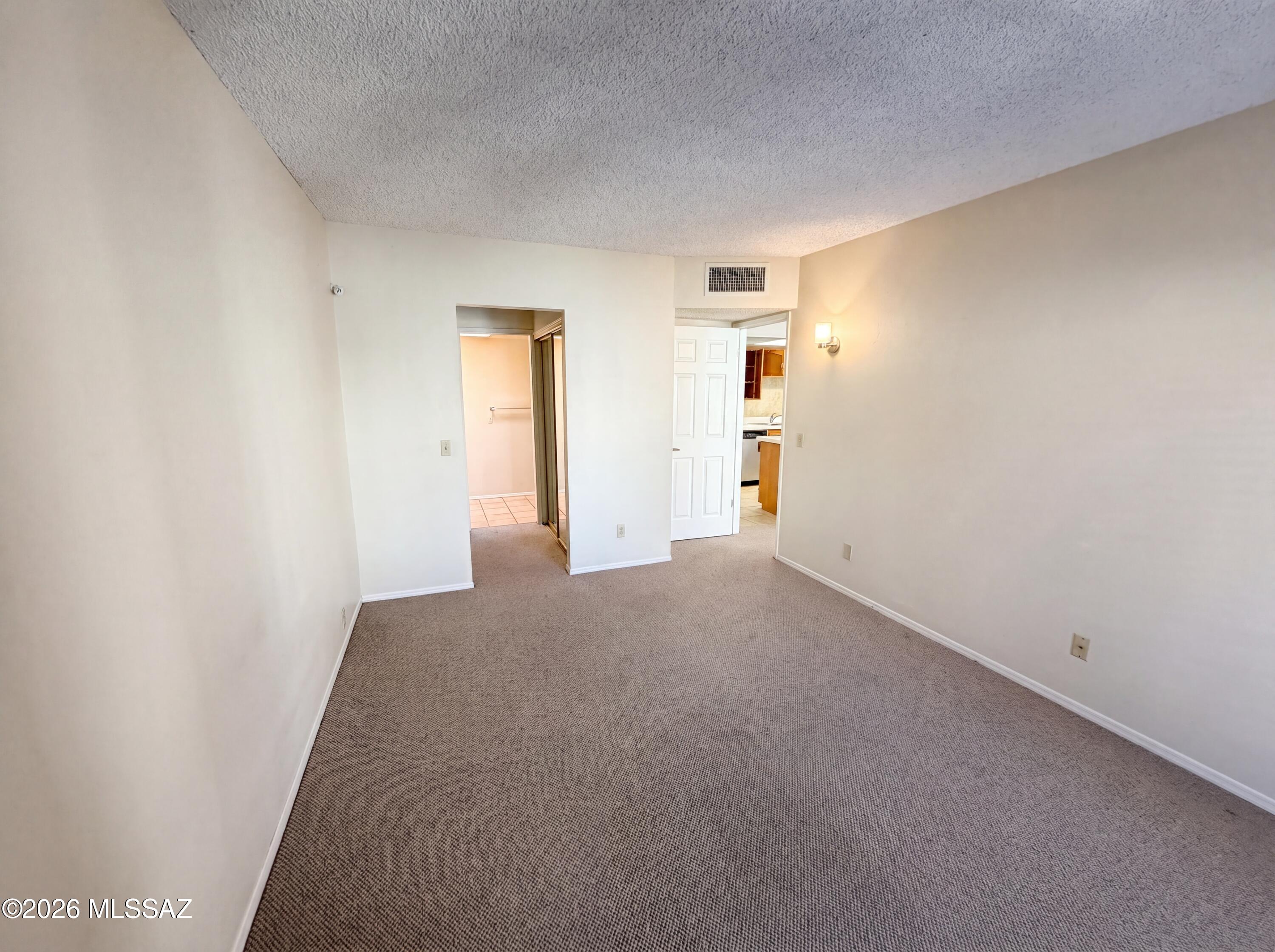 Twelve Hundred River Rd Condos - Residential