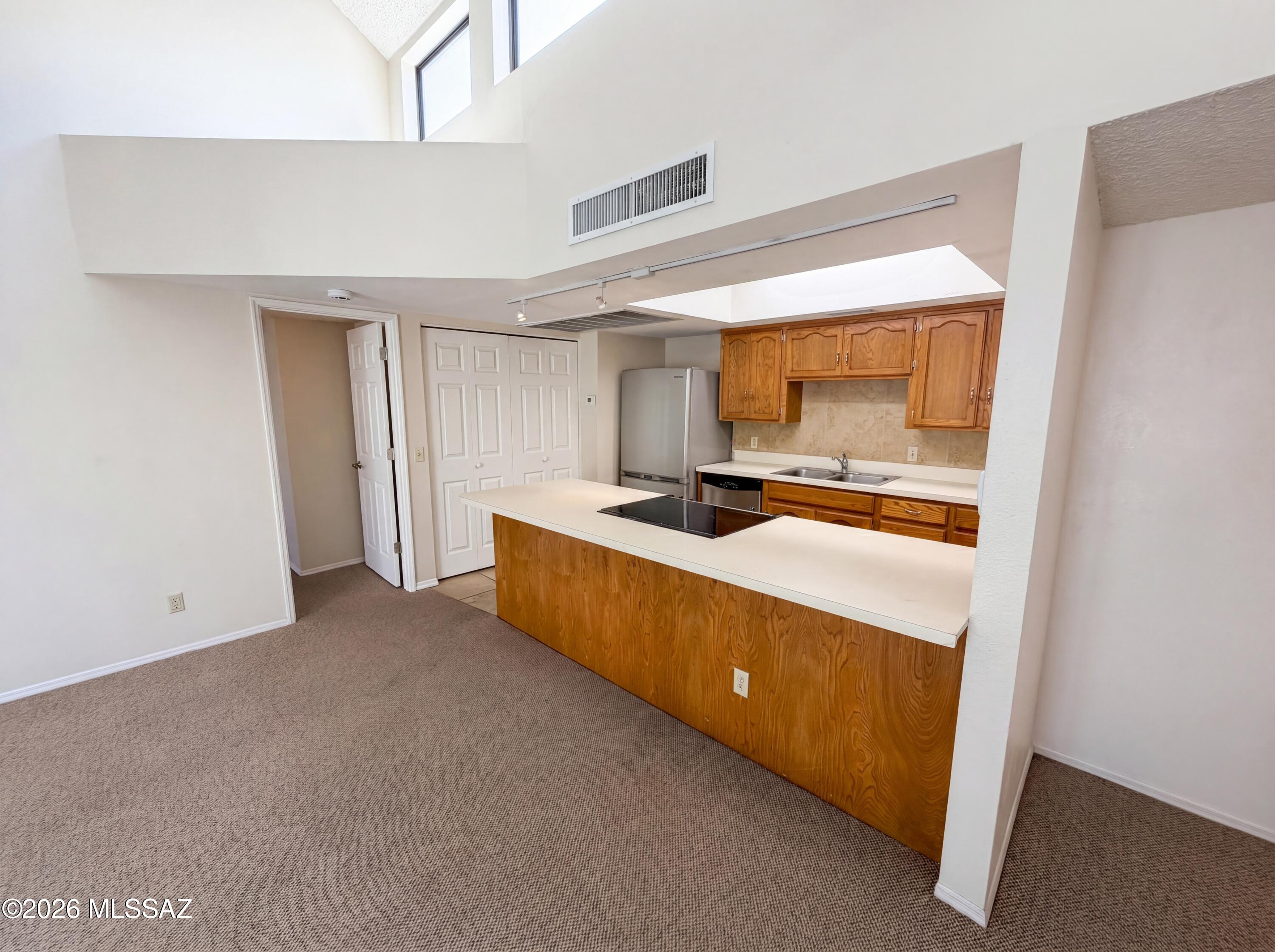 Twelve Hundred River Rd Condos - Residential