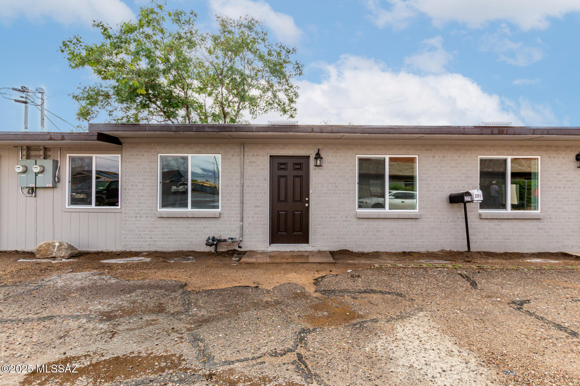 229 & 231 W Jacinto Street