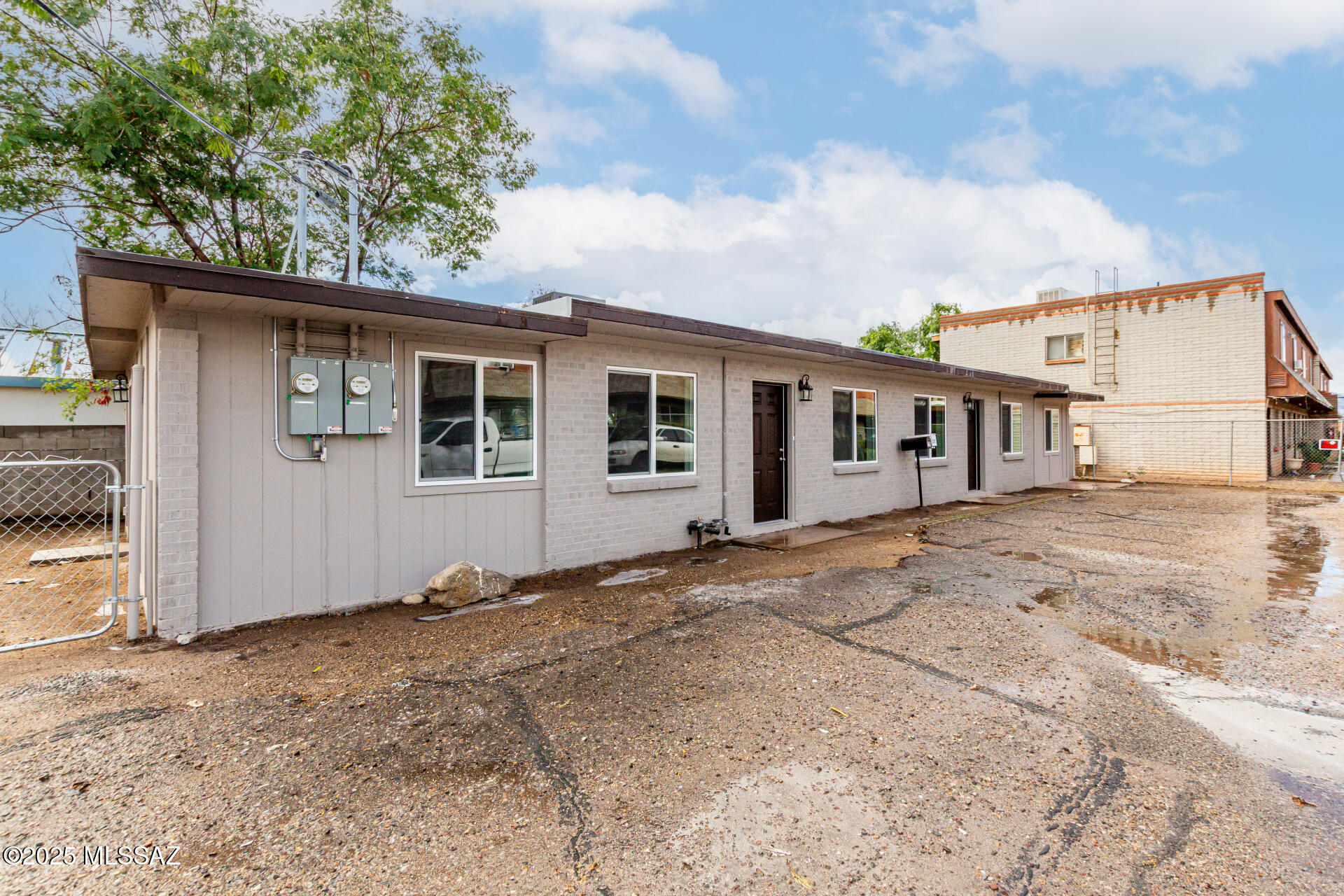 229 & 231 W Jacinto Street