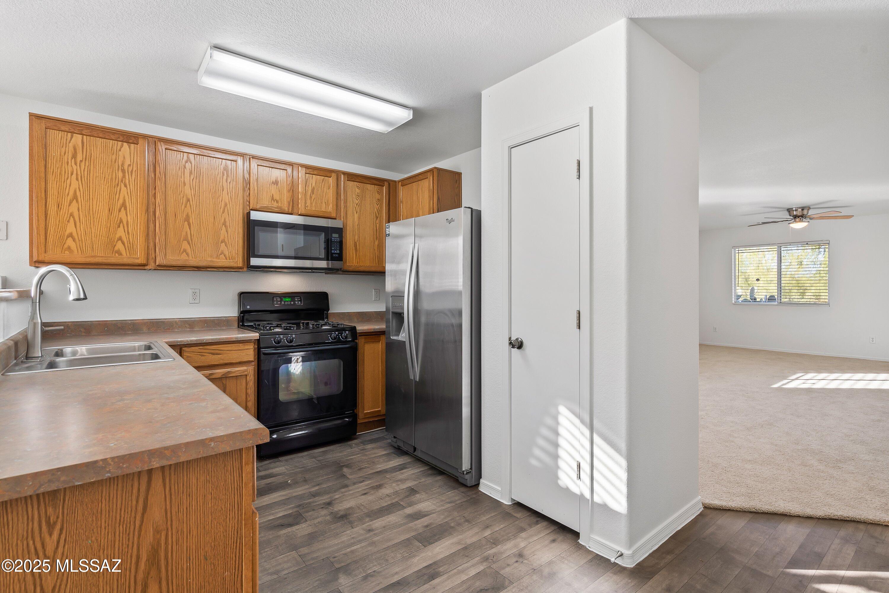 Paraiso (1-106) - Residential Lease