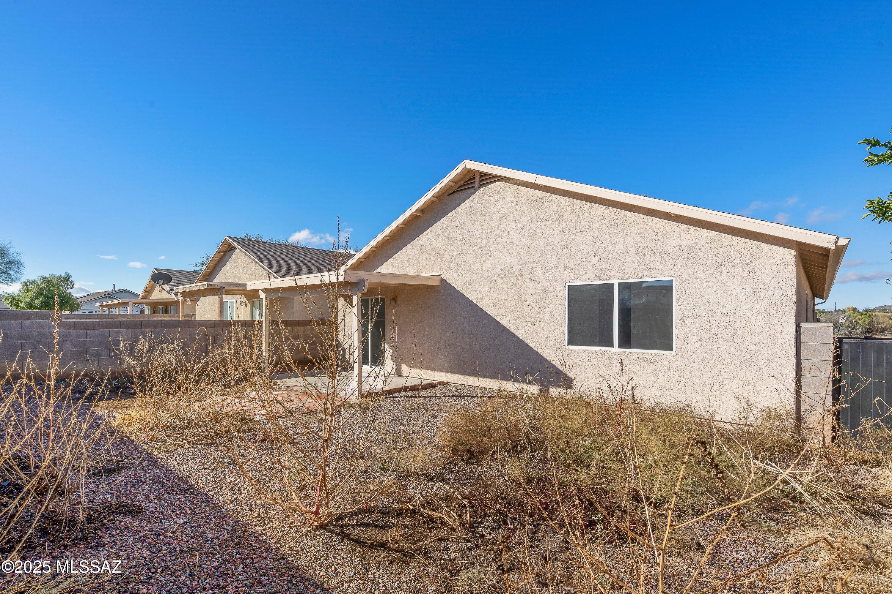 Paraiso (1-106) - Residential Lease