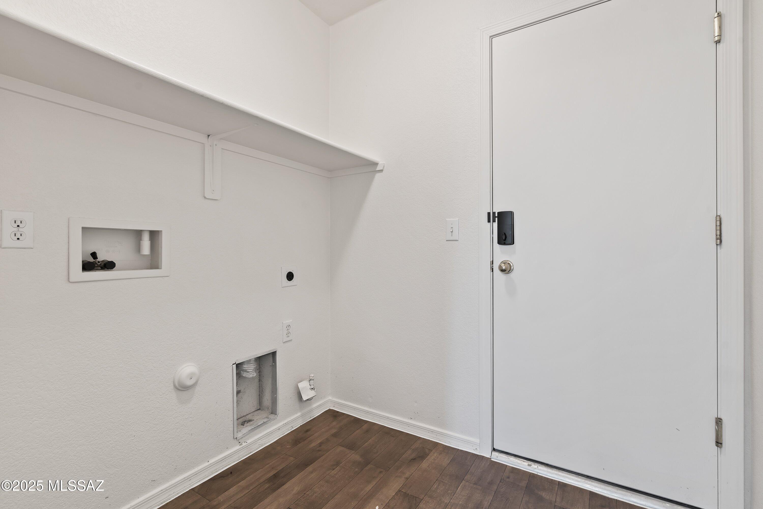 Paraiso (1-106) - Residential Lease