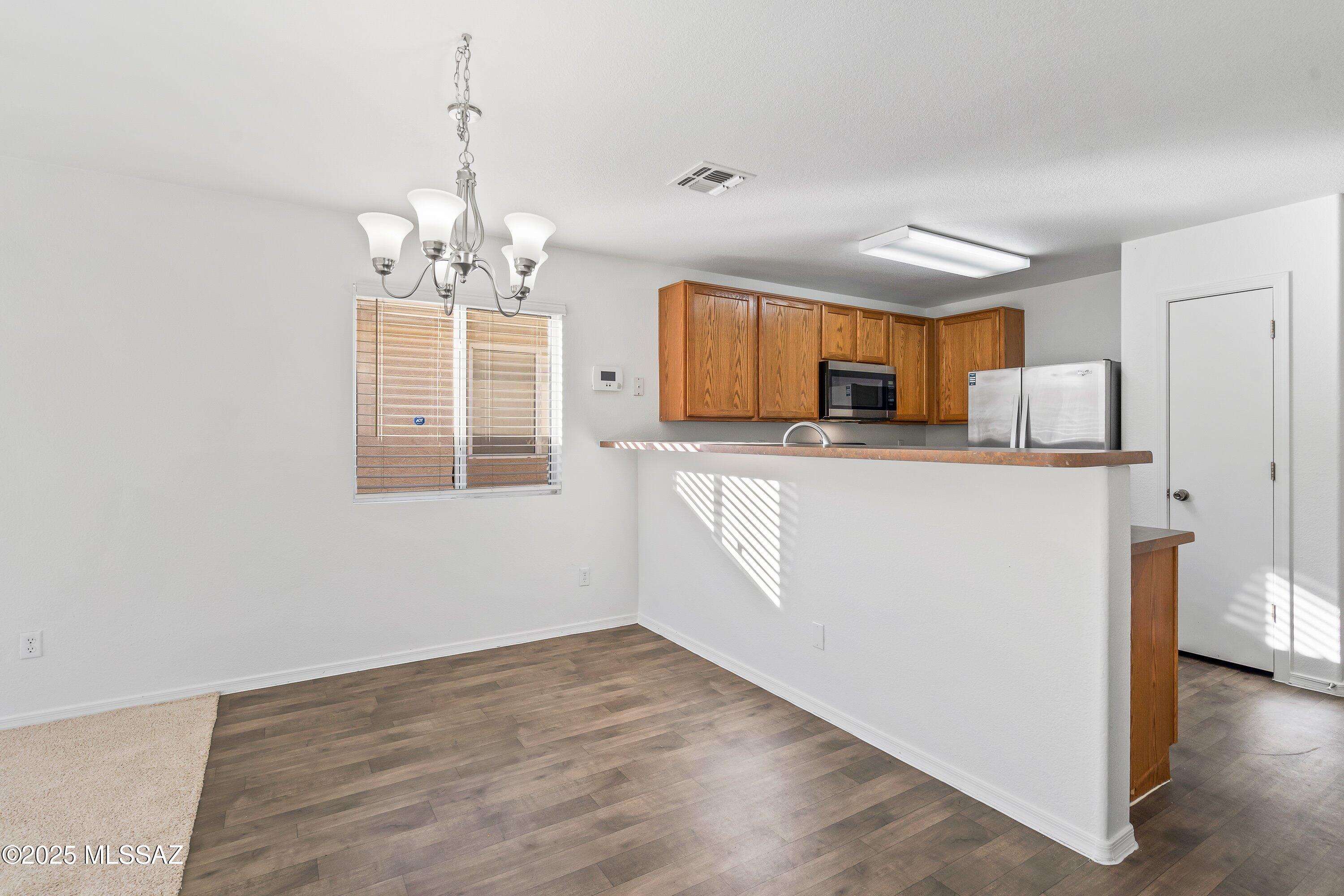Paraiso (1-106) - Residential Lease