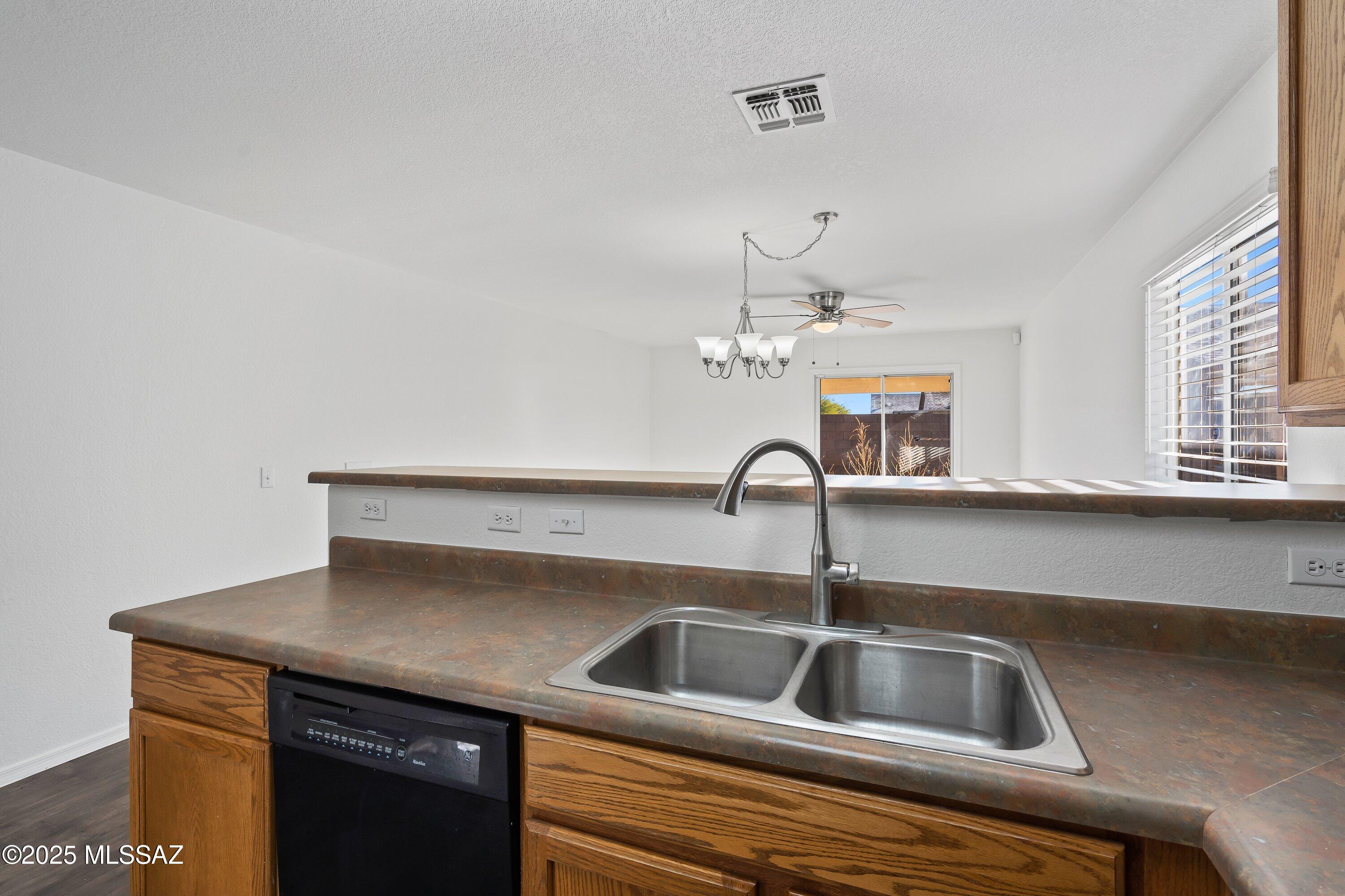 Paraiso (1-106) - Residential Lease