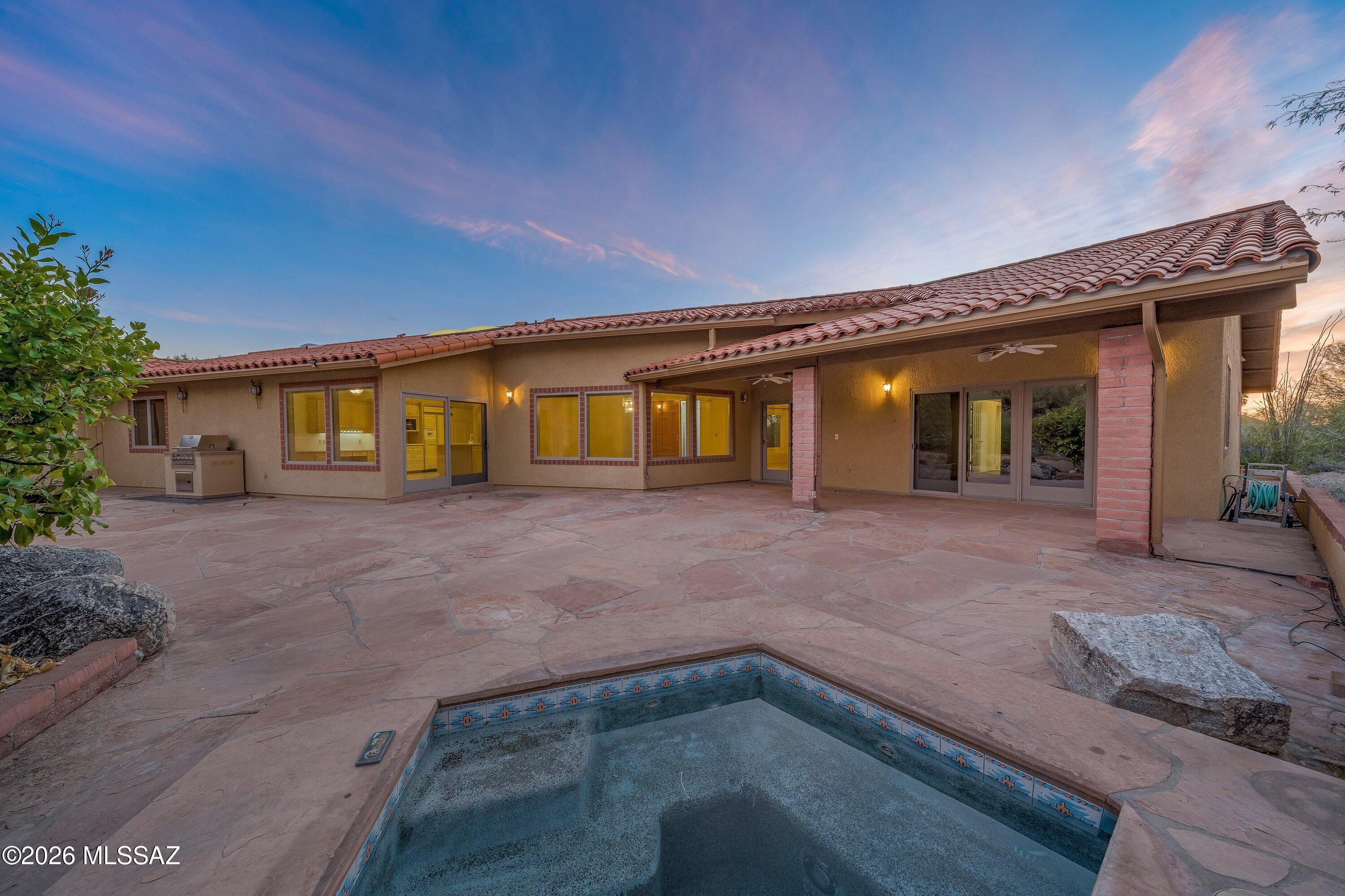 6310 N Cadena De Montanas